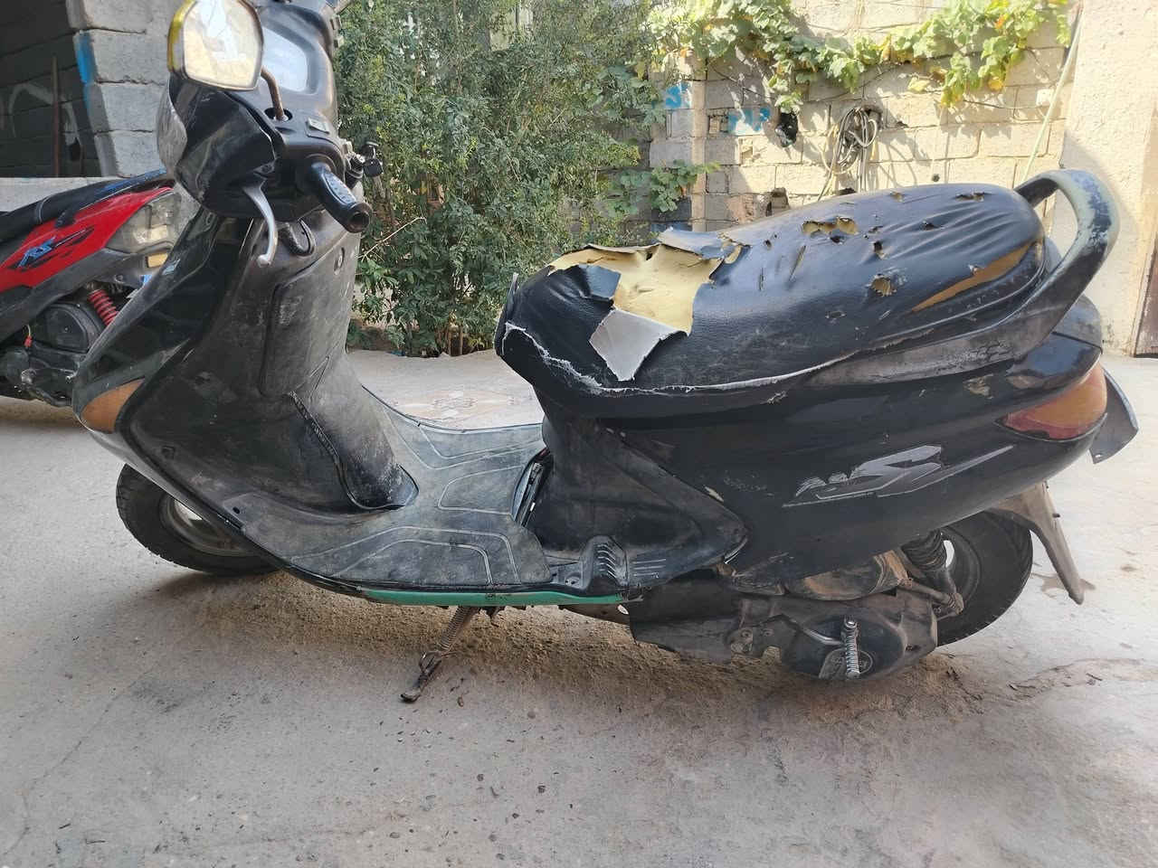 سلام عليكم فراشة لبيع شوف عينك دراجة تشتغل مكينتها ناعمة كهربايات شغالة كلها فقط كلوبات اشارة محتركات سلف هندر شغالة فقط دكمة سلف شكل
#السعر 200 بيها مجال
***********
