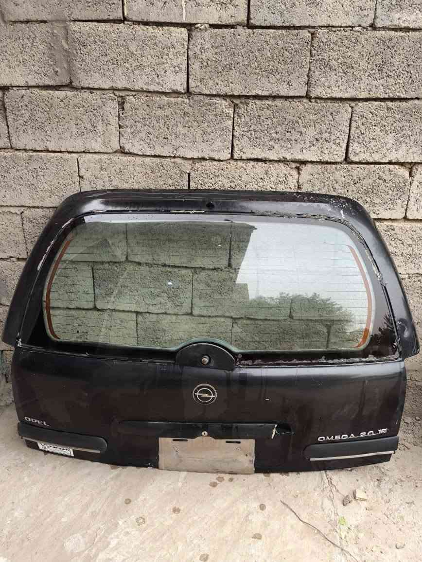 باب خلفي للبيع اوبل اوميكا بزون موديل١٩٩٤ استيشن
