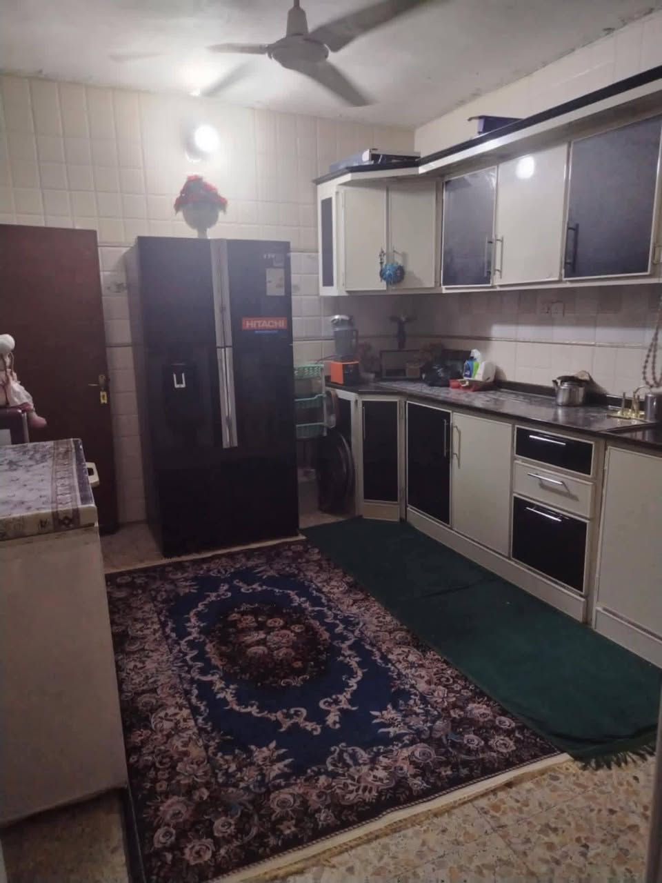 السلام عليكم بيت للبيع ببو خستاوي فرع منصور السماج المساحه 270 متر اصلاح زراعي مفوض بل تطويب مكون من غرفتين نوم وحده فوك اوحده جوة  اوكلدور واستقبال او مطبخ  اوصحيات اوحديقه البيت صب كونكريت البناء طابوك والارضيه كاشي  السعر 30اوبي مجال قليل‏ الاستفسار‪***********‬‏
