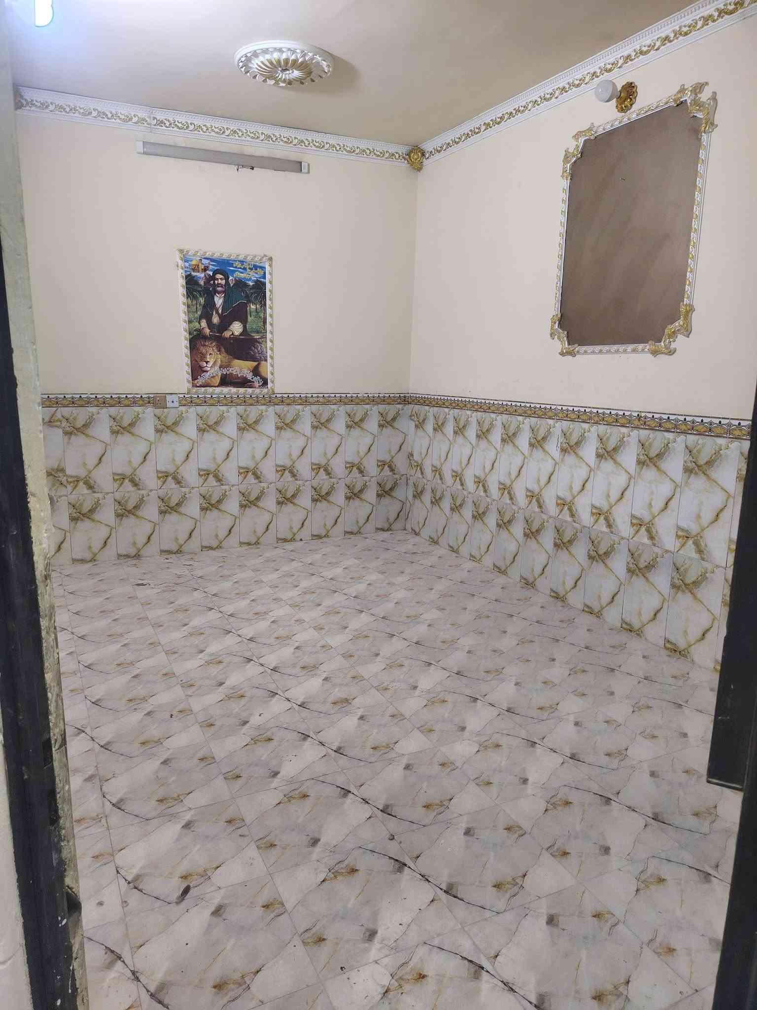 يا الله سلام عليكم بيت للبيع  مساحة ٩٠ متر يحتوي على استقبال وغرفتين نوم وصاله وخدمات  جاهز من كلشي سند ٢٥  كاتبك وي أبو الكاع .في منطقه بوب الشام شارع محطة ألغاز للستفسار الاتصال على الرقم ***********
