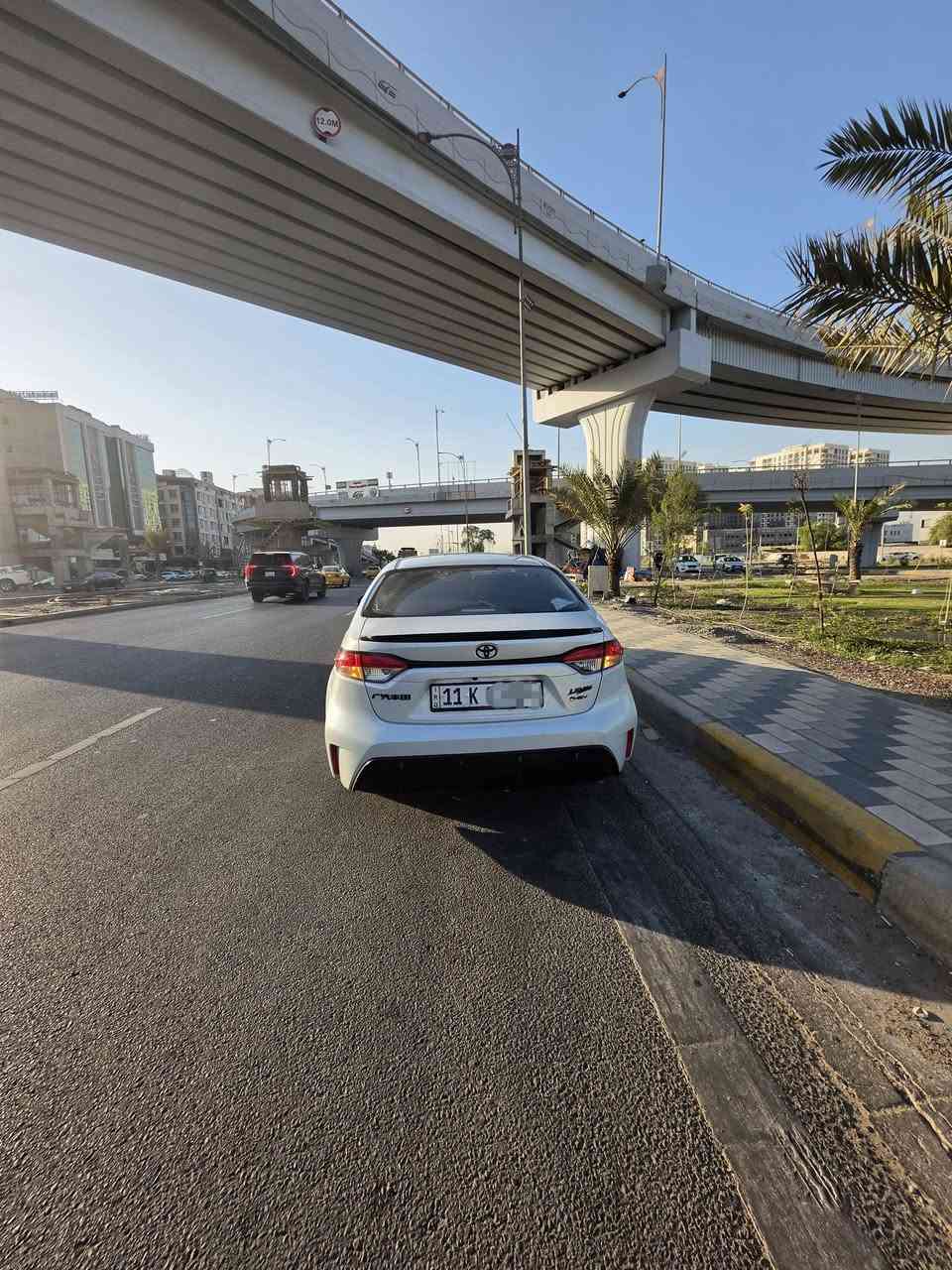 كورلاء بلاك ديشن
موديل 2025 
شكل الامريكي فئه S
سيارة بعدها بحاله الوكاله  ماشيه ٢١٠٠٠).
• التصميم الخارجي:هايبرد بانزين
• فئة Black Edition الأصلية.
داخل مغلف فيروزي فوك البلادي  مرغوب
• جناح خلفي + مرايا جانبية + شعارات (سوداء ملكية).
• ويل كب أسود بلادي بتصميم رياضي.
• فتحة سقف (سلايد).
• إضاءة لايت زينون فاخرة.
• التقنيات والذكاء:
• شاشة وسطية متطورة + عداد ديجيتال بالكامل.
• كاميرا دوارة بدقة عالية.
• بصمة تشغيل + نظام الدخول الذكي.
• نظام (رادار + تحديد مسار + قيادة شبه ذاتية).
• هاند بريك كهربائي + أوتو هولد.
• الراحة والأمان:
• مقاعد جلد أصلي (تحكم كهربائي للمقعد).
• تحكم مقود كامل (جهتين) + وضعيات قيادة (Drive Mode).
• نظام أمان متكامل (فل سيستم إيرباك + مانع تصادم + مانع انزلاق).
***********
بغداد /حي الجهاد.
