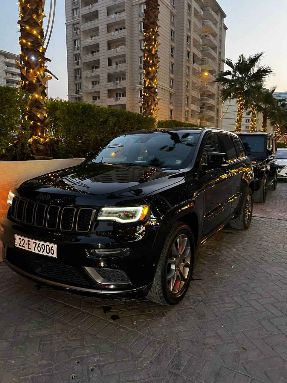 Jeep Grand Cherokee high altitude 2021 (4WD) جيب كراند شيروكي هاي التتيود  (مواصفات السومت) فول مواصفات 1/1
•الموديل: 2021 •المحرك: V6. 3.6 •ماشيه 55 الف ميل المواصفات:
سقف بنوراما
رادار امامي
⁠رادار خلفي
تحديد مسار
نقطة عمياء
كشنات جلد
المقاعد الأمامية كهربائية وتدفئة وتبريد
ذاكرة لحفظ وضعيات الجلوس
تدفئة ستيرن
تشغيل عن بعد
صندوق كهربائي
حساسات خلفية
كاميرا خلفية
مرايا بخاصية التعتيم الذاتي
مرايا جانبية قابلة للطي كهربائيا 
⁠تدفئه مري
مثبت سرعة
نظام تشغيل واطفاء اوتماتيكي
شاشة تدعم كار بلاي
255$ السعر
مكان بغداد المنصور
صور الحادث مرفقة بلمنشور
رقم تواصل *********** بغداد, العراق
