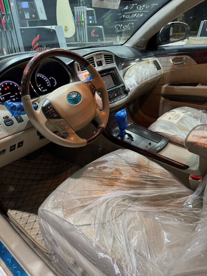 سه رەتا به ناوى خواى كَه ورەو ميهه ربان
 كَه لاوكه ميك مه جال
***********
Toyota avalon 2011/10. Limited
براوەی دوبه ى براوه
مواسه فات خلیجی  ليميتيد فول فول
په رده سلّايتت كوشن كاره با كوشن جلّد و ساردوگەرم
به سمه ٥به سمه
كوشن خەزن
ئاوينه كاره باو ئيشارەت
شاشەو کامیرا 
سه يارەکەبراوەیە
ده حمو ليدرانى پيوه نيه
٤تايهو ويلى لوك لوّك
كامل  ئيمپرى فايه رى بيلادى شەريكه سه يارەكه هه موو گیانى به شەرت ته بريد ساردو كَه رم به شەرت
چرکەی تیانیە کامل توند کراوەتەوە 
هه موو كَيانى جايز كراوه
سەیارەکە پشتی جیی سپیرەکە جئ رافیحەی هەیە  
سەقڤی خۆم جەلاتینم کردوە 
گۆرینەوە ناکەم   جوان بخوینەوە  تیل بکە لە خزمەت دام 
شوين رانيه
***********
