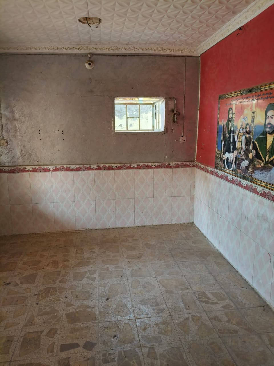 يوجد لدينا دار سكن للايجار حي الشهداء قرب جامعة العين مساحه ٢٠٠م طابق واحد غرفتين وصاله ومطبخ وديوانيه وطارمه وصحيات داخليه وخارجيه للاستفسار ***********
