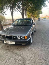 بەناوی خوا گەورە  bmw e34 مەکینەی کەپس520گئڕعادی ماشەلا لەقەوەتی  4جام...