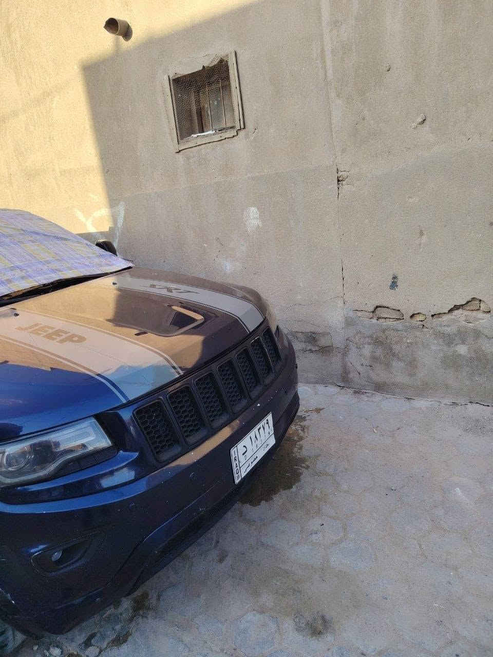 سلام عليكم جيب شيروكي موديل 12 محدثه 16 فول مواصفات وحساسات امامي خلفي بنو راما وارد خليجي بدون حادث ولا معجون ولا شواصي ولا لغود بس مصبوغه عام مكينه هيمي 5700 سياره مال جناي كشنات كهربائي تبريد ثلج تجي تفحص وتقتنع ونشوف وجيتك عل راسي سعر 125 /*********** عنواني نجف
