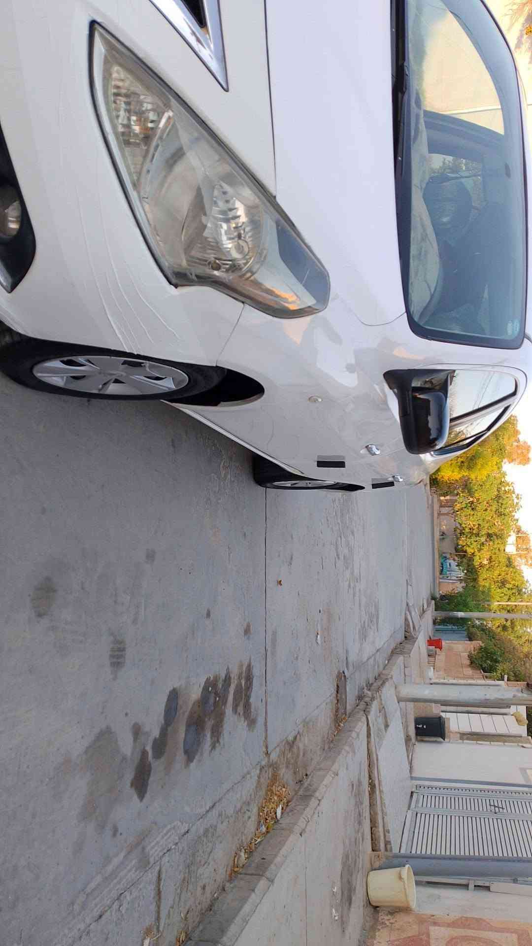 نيسان صني موديل 2020 هندي البليته الزركه كير اوتماتيك لون ابيض مكينه وكير مكفولات برغي ممفتوح بيها ماشيه 89  مواصفات/ تحكم استيرن جهتين/ مري كهرباء/ حساس خلفي / شاشه ايباد/ كاميرا / نظام ايكو / abs / رقم سليمانيه الدولي سنويه ورقم وهزه كله جديد السيارة مكفوله من الصبغ والتبديل والضربه قطرة صبغ مبيها بيها بارد قليل كلش تخم تاير جديد صدر جديد تبريد ثلج السيارة حلوة وجاهزه مبيها اي نقص السعر 98 للاستفسار الاتصال / *********** / مكان السيارة كفري ممتواجد عالنت
