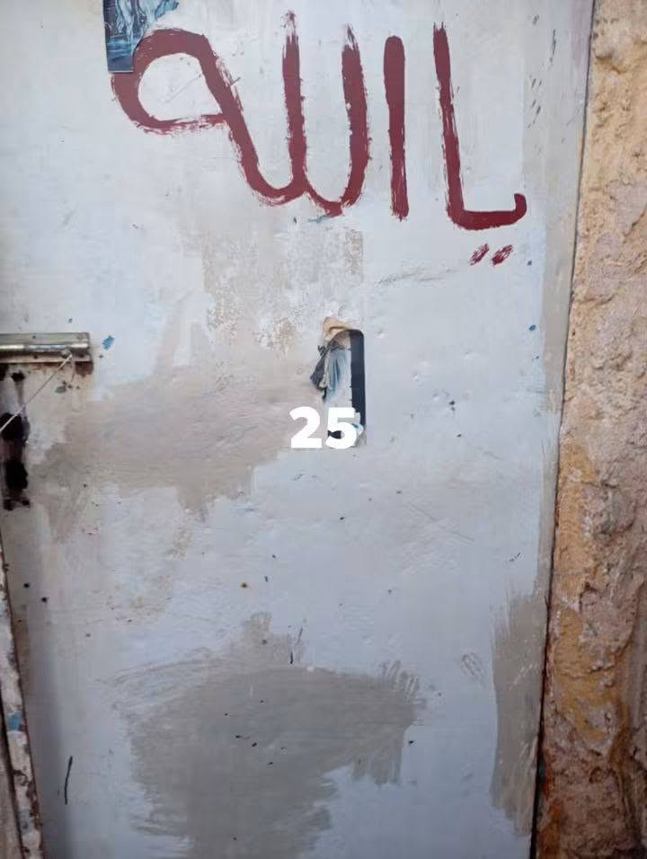 سلام عليكم للبيع بيبان وعمارية شامية رقم ***********

نص مكتوب في الصور:
- 660
- 25
- 75