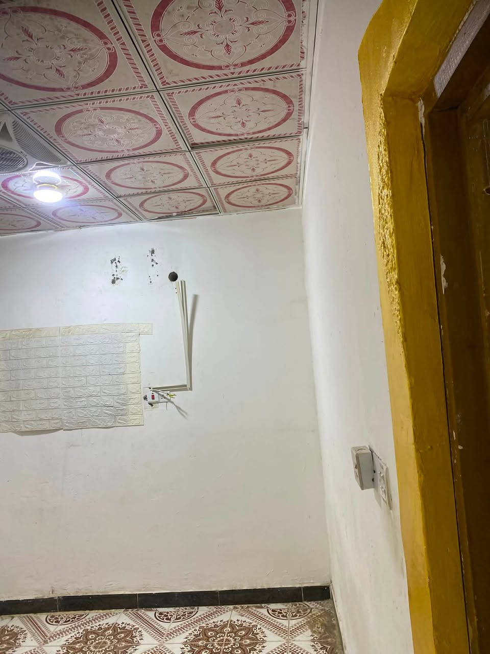 شقه الايجار طابق اول درج معزول في منطقه الجمهوريه قرب ازياء حاتم
تتكون من 

غرفه منام وصاله ومطبخ وصحيات 

سعر الايجار 250الف 

الاستفسار الاتصال 

***********
