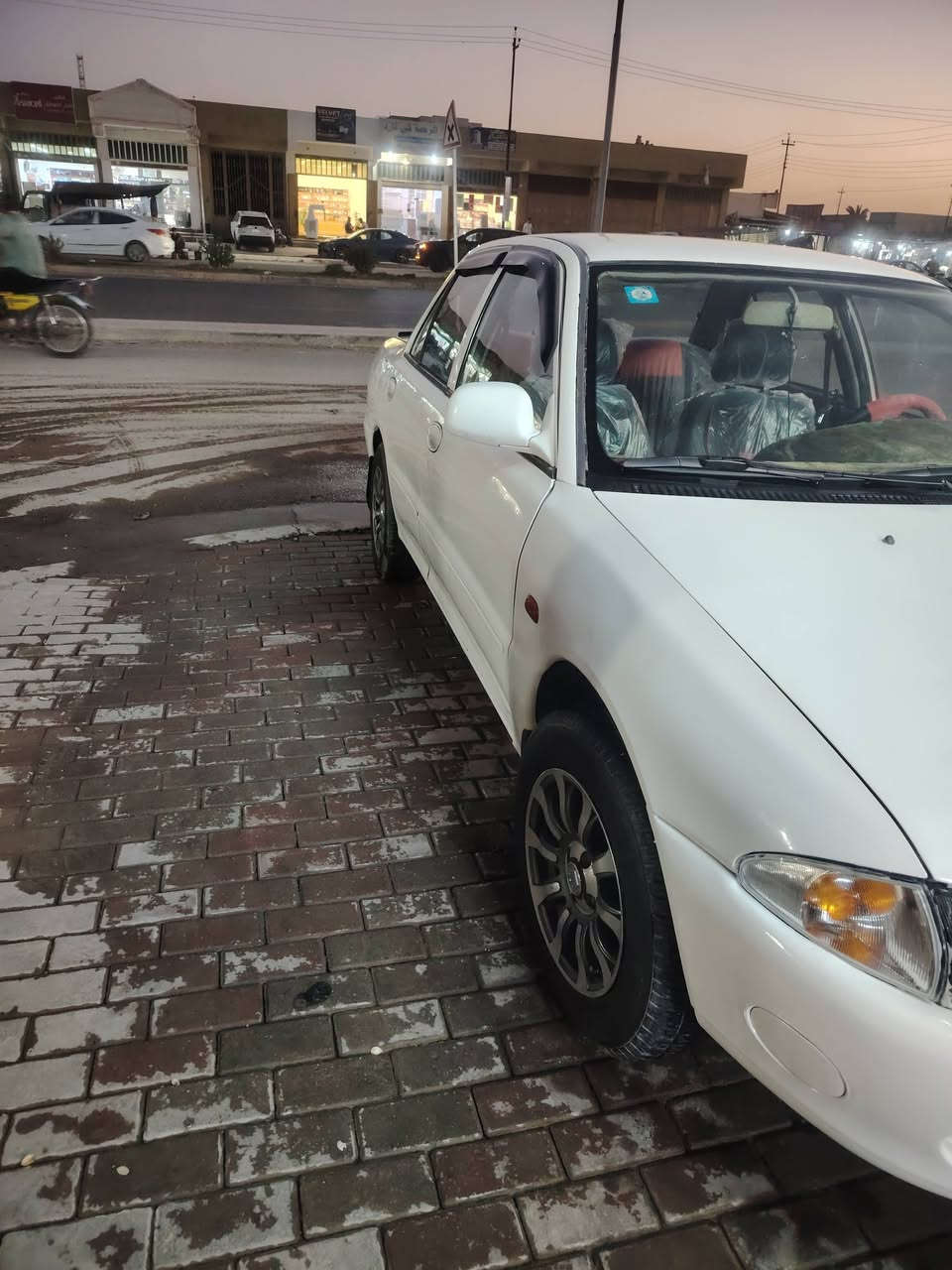 ٢٠٠٢ موديل سنويه بسمي نوزل مو كابريتر تبريد شغال تخم تاير كير ومكينه لوك دوشمه جديده سياره متعوب عليهه ما تحط الف عليهه ترايك وين ماتيد السعر ٥٥ وبيهه مجال اشويه قليل اتواجد عل فيس رقمي ***********
