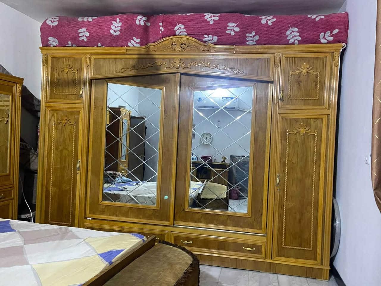 غرفة ضخمة صاج عراقي النظافة 90‎%‎المبلغ المطلوب      مليون و 800.   و بيه مجال بسيط.        العنوان بغداد العبيدي.   رقم التواصل       ***********
