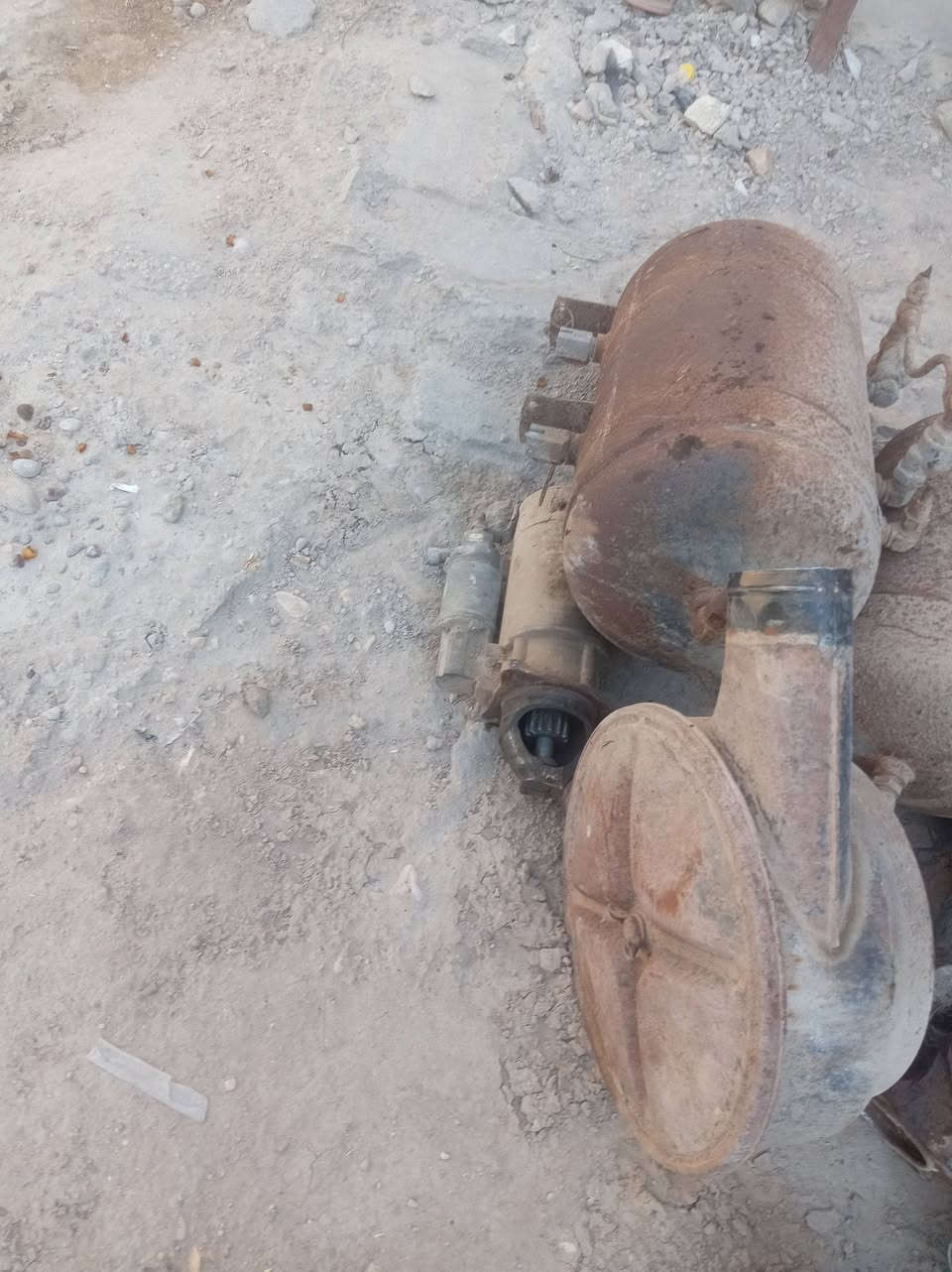 من رخصت مدير الكروب غراظ هينو ٨ طن *********** راديتر براص نظيفة حله
