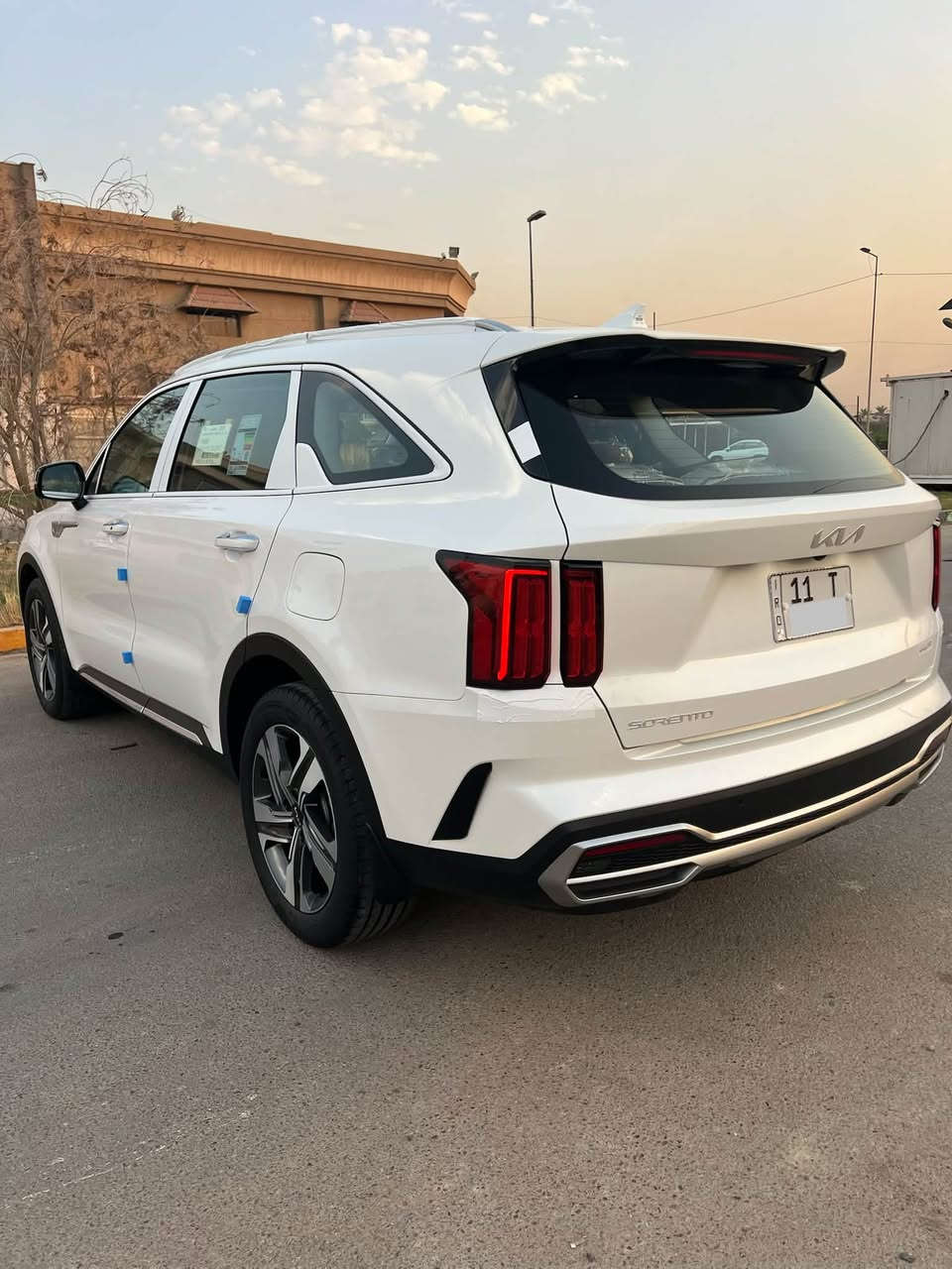 كيا سورنتو ٢٠٢٣ خليجي مكفولة كفالة عامة 
محرك ٦سلندر ٧راكب ٣قطع تبريد بصمة كشنين كهرباء مرايات كهرباء كاميرا شاشة تحكم استيرن حساس خلفي وامامي لد أمامي وخلفي دبل ايرباك بردات لايت زنون ٤عدسات هند بريك دكمه جنطه كهرباء شاحن لاسلكي كير٨ نمر ماوس شفتات بالستيرن مانع انحدار مانع انزلاق أوتو هولد درايف موود
 ماشيه ١٦ الف سيارة جديدة وجاهزه كلها على وضع الشركة رقم انكليزي 11بغداد هزه جديدة سنويه جديدة 
/ بغداد البلديات للإستفسار  ***********
