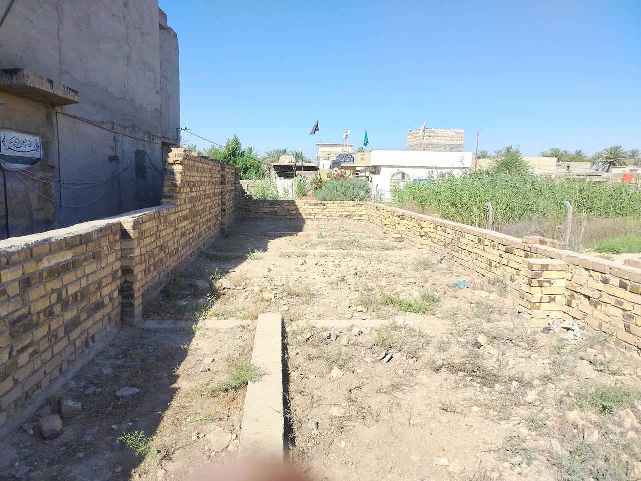 قطعه للبيع المساحه ١٠٠ م واجه ٥وانزل ٢٠م بتلو سند ٢٥ بسمي العنوان كربلاء طوريج الهنديه قرب الشارع الحولي مقابل حي العسكري الاستفسار *********** *********** مع كافة الخدمات موجوده اتريد تحويل اسهم تريد قرار محكمه خابرني واني بالخدمه
