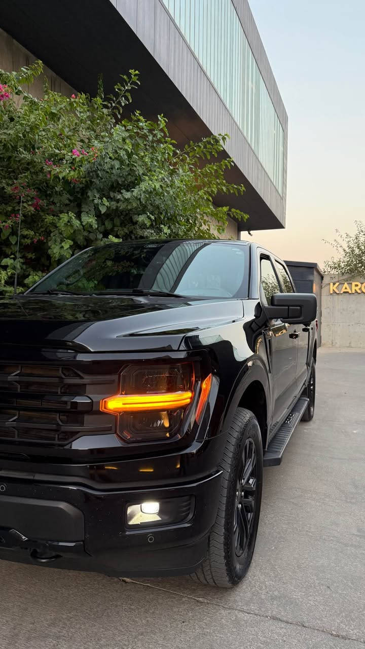 FORD F-150 XLT 2024
V6 2.7 liter 
فول مواسەفات 
تەنها بۆدی لای سەکن بۆیاخە و دەرگای بۆدیەکەی بە بیلاد گۆراوە
هیچ ناوی نەگرتوە و ئێرباگ نەتەقیوە
٢٤ هەزار مایل رۆشتووە و بە شەرتی هەموو فەحسێک ئەیفرۆشم
***********
***********
لە سلێمانیم السليمانية, العراق
