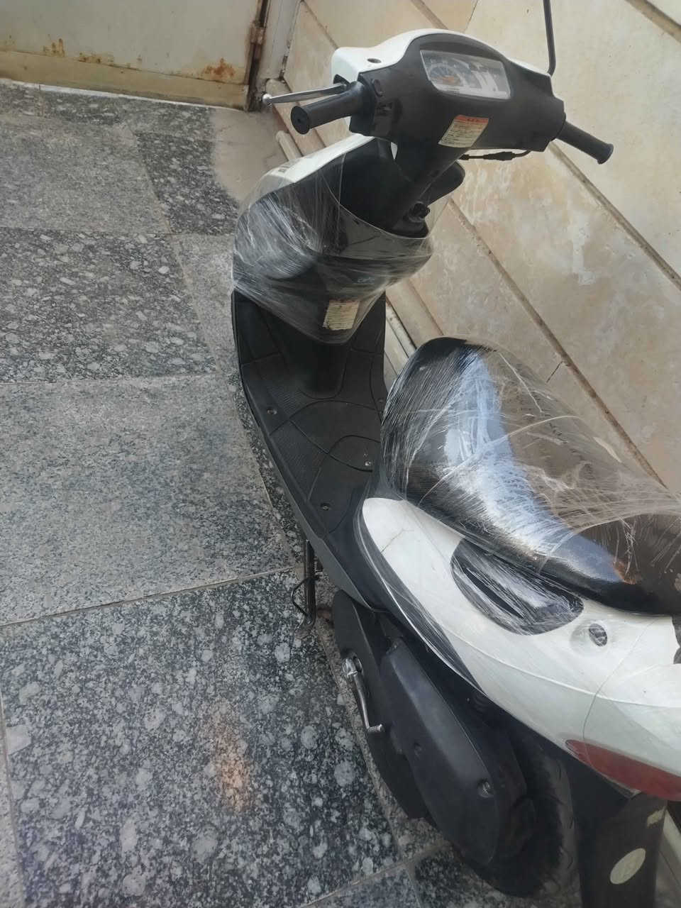 سلام عليكم لبيع دراجه سازوكي نظيفه سلف كهربائياته شغاله أوراق   رايده 250  للأتصال: ***********
***********وتساب العنوان ميسان عمارة, ميسان
