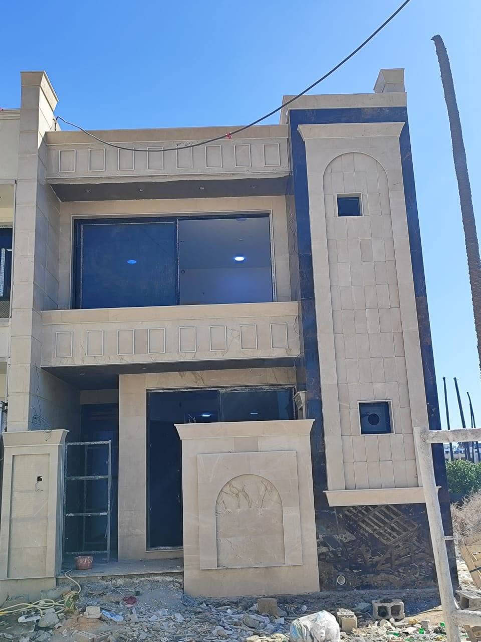 سلام عليكم
 كادر مرمر تسليم هندسه وعندي جميع لكوادر بياض ولبخ وسيراميك   ***********
