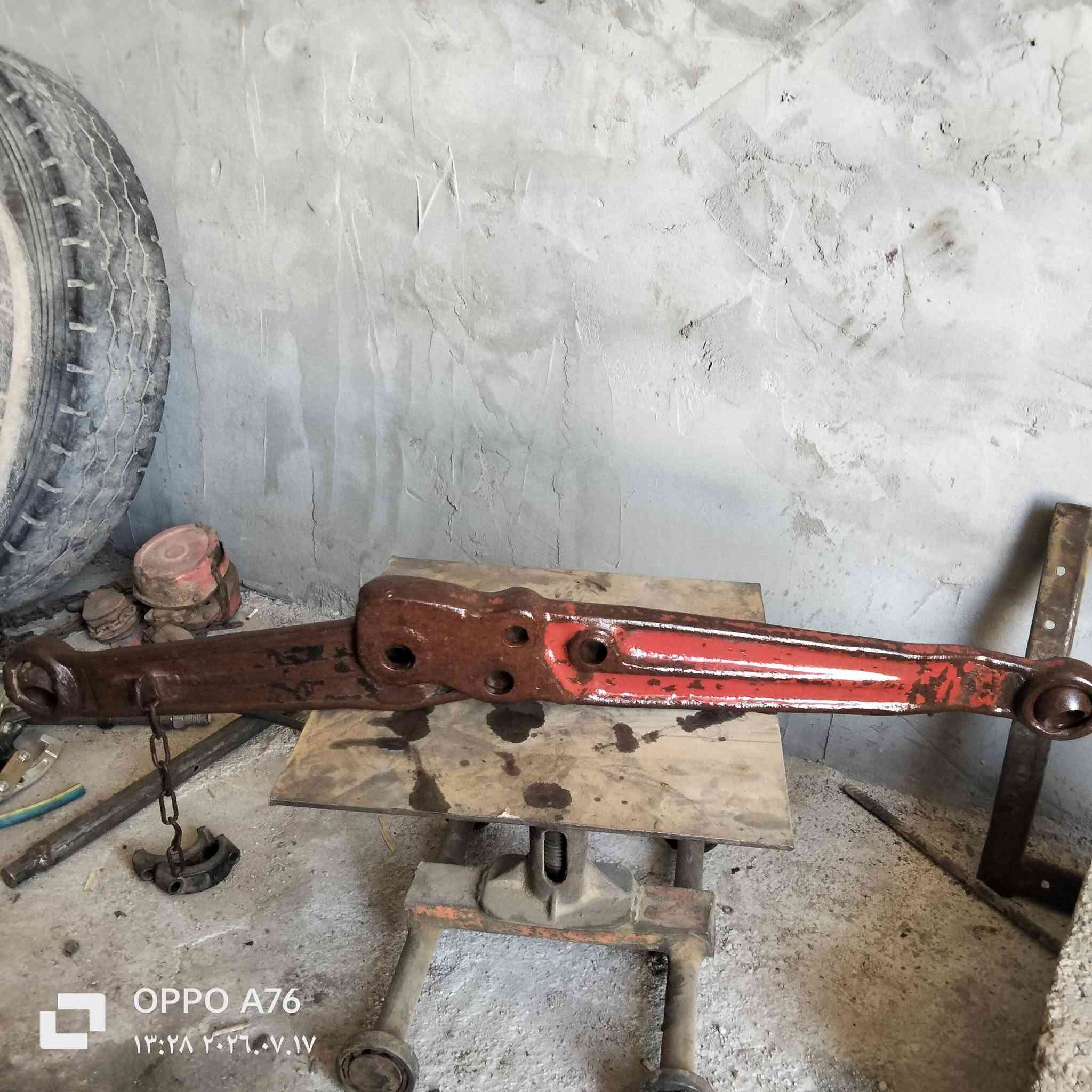 السلام عليكم يتوفر لدينا غراض جرار بلاروس
العنوان ذي قار طريق سيددخيل القديم قرب الشط المالح 
للاتصال على الرقم/***********
