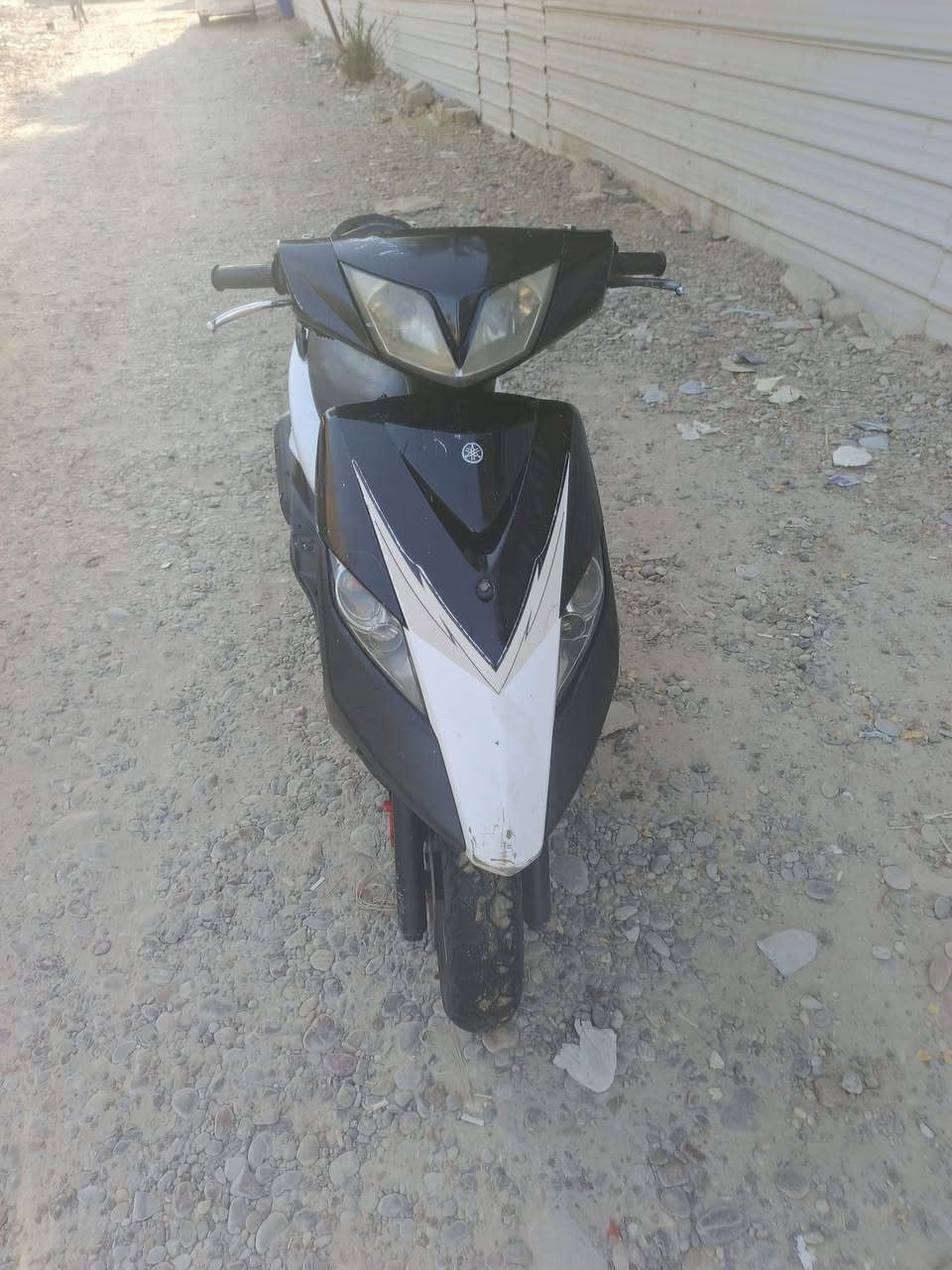 السلام عليكم
ثعلب بطريقي 
كابريتر بلادي
سلف هندر نكره دراجه
مكينه ناعمه كهربايات دراجه كلها شغاله
قفل جنطه وقفل ستيرن 
دشبول شغال
اشاير لايت عالي 
عنواني بغداد الشعله
السعر 550 
***********
