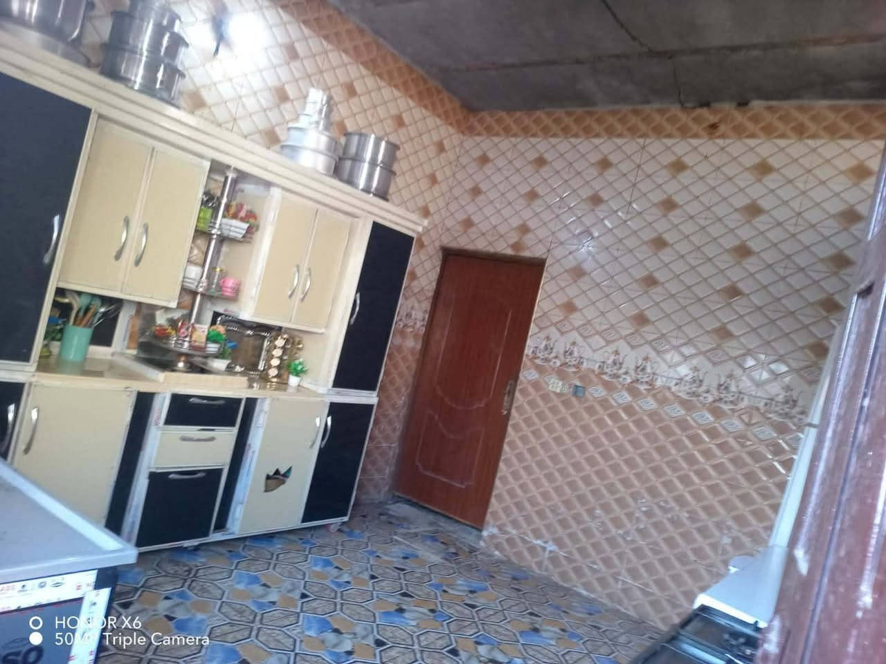 🏡 بيت للبيع – الديوانية / حي الأمين
📍 حي الأمين – شارع ملعب الشهيد جمال
📐 المساحة: 190 متر
📄 سند 25 – مرقّم تمليك

🏠 تفاصيل البيت:
• غرفتان نوم
• صالة
• استقبال
• مطبخ
• صحيات داخلية وخارجية
• بناء طابوق
• سقف أعكادة

📌 موقع مميز ومناسب للسكن.

📞 للاستفسار: ***********
🏢 مكتب الهرم للعقار
