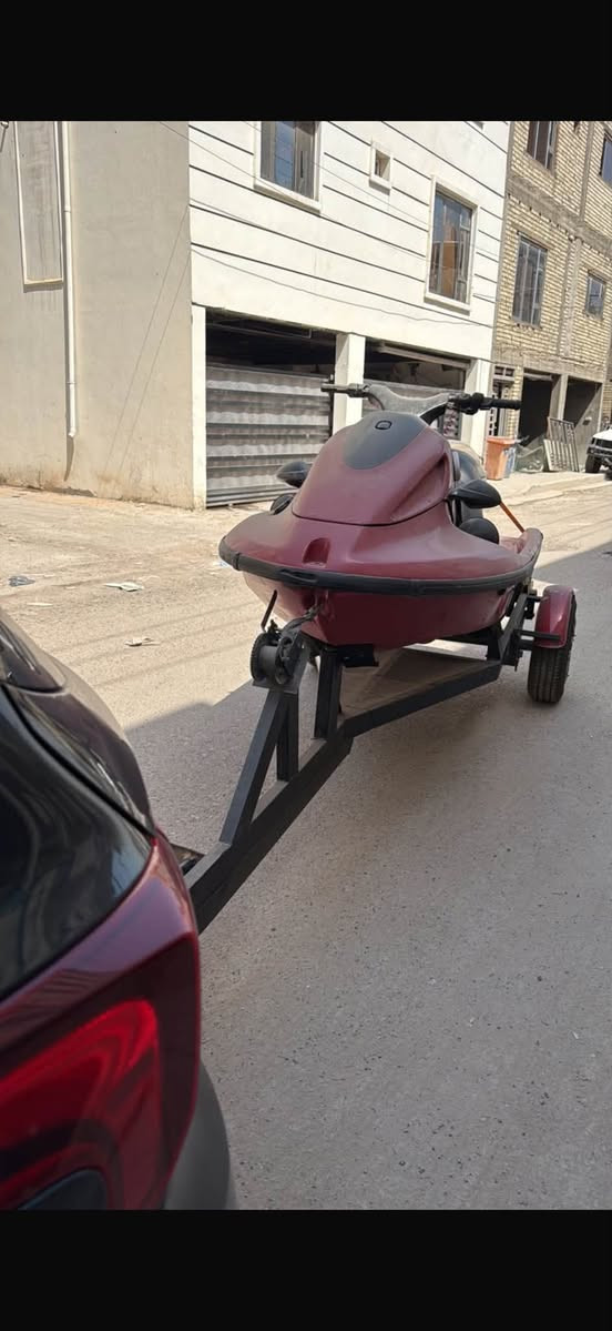 للبيع
موديل 2000
ياماها
محرك 700 جديد لوك
ويا كابريترات احتياط
بي سماعات بس يرادلهن كارت بلوتوث
واناره 
مصبوغ للجماليه ومغلف المقاعد 
جت جاهز نكره
عربانه عمل مع زوج تايرات جديد
مكانه الرمادي الخالديه 
السعر المطلوب 15 ورقه هو والعربانه
***********
