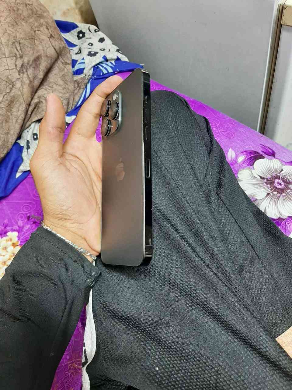 سلام عليكم آيفون ١٤ برو ماكس جهاز ممبدل بي شي  كله شغال كامرات صوت نت مخابر شحن بطاريه ٨٧ ذاكره ١٢٨مكاني بغداد
حي اور *********** متواجد خاص أو واتساب لسعر ٧٠٠ وبي مجال

نص مكتوب في الصور:
- ١٠:٥٢
- ٩٣ LTE
- حالة البطارية والشحن
- كما هو الحال مع البطاريات القابلة لإعادة الشحن، بطارية الهاتف قابلة للاستهلاك وتصبح أقل فاعلية مع الوقت. معرفة المزيد...
- الحد الأقصى للقدرة
- ٨٧٪
- هذا قياس لققدرة البطارية مقارنة بقدرتها عندما كانت جديدة. قد تتسبب القدرة المنخفضة بتقليل ساعات الاستخدام بين عملية الشحن والأخرى.
- أقصى قدرة للأداء
- ستساعد الأنظمة المضمنة في النظام والمكونات في تخفيف آثار الأداء التي قد تلاحظها أثناء التقدم الكيميائي في عمر بطارية iPhone.
- شحن البطارية المحسن
- للحد من استنزاف عمر البطارية، يتعلم الـ iPhone من عادات الشحن اليومية، بحيث ينتظر ولا يتجاوز ٨٠٪ حتى يحين موعد حاجتك إلى استخدامه.