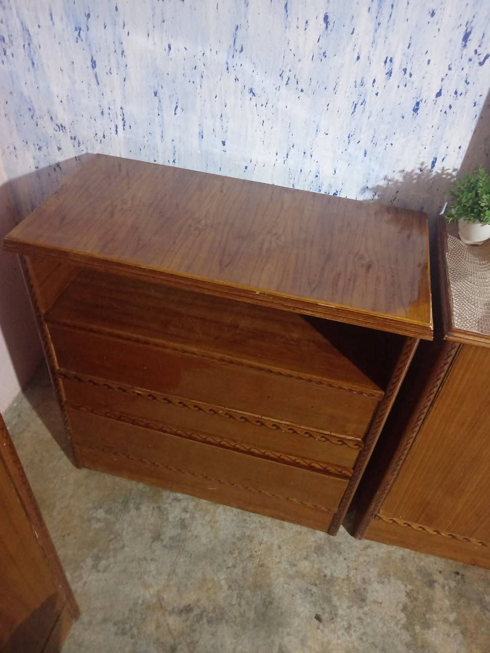 غرفه البيع
على اهذ رقم بي واتساب 
***********

