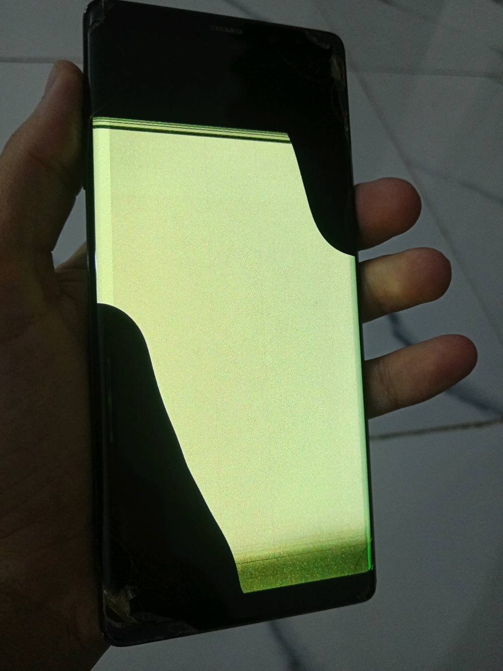 سلام عليكم Samsung Note 8 الجهاز شغال من كلشي مخابرة واتصال وسماعات وانترنيت ذاكرة 128 الجهاز يخبل بس نقصها شاشة فقط ابيع فحم