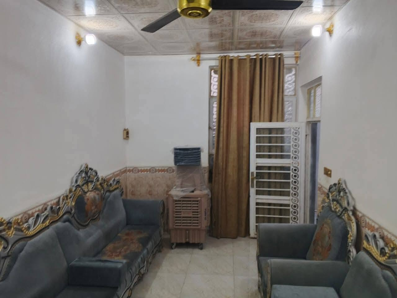 السلام عليكم
بيت للبيع في الكوفه حي ميسان  قرب سكله الكرعاوي  طابو زراعي سند 25 الأساس صب كونكريت 
بيت كامل مكمل مكفول من كل جوانب 
مواصفات البيت مساحه البيت 100م 
غرفه+ صاله + استقبال + مطبخ + صحيات داخله وخارجيه +منور + طارمه صغيره 
وايضا ارضيه بورسلين + جدران سيراميك كامل مكمل كلشي بناء حديث مال جناي . ملاحظه مرواس بطابو صرف او بيع 
للاستفسار مراسله الصفحه او رقم 
‏***********
