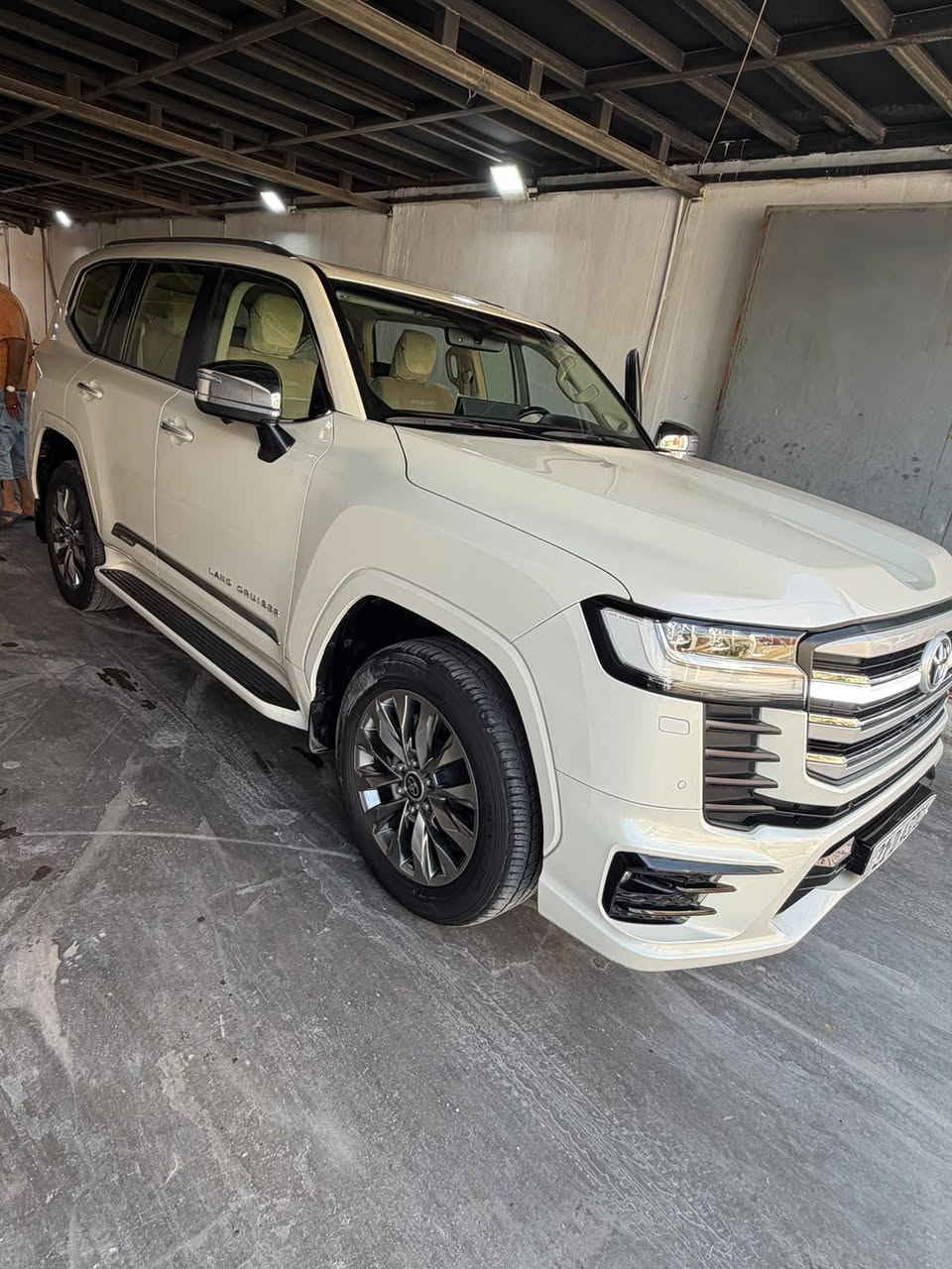 السلام عليكم
للبيع | تويوتا لاندكروزر VX Limited 2024 SAS
 لاندكروزر VX Limited – موديل 2024 – SAS

اهم المواصفات:
• 4 كاميرات
• حساسات امامية وخلفية
• كراسي امامية وخلفية تبريد وتدفئة
• كراسي كهربائية مخمل
• دفع رباعي 4×4
• محرك V6 سعة 4.0 لتر
• قير اوتوماتيك 6 سرعات
• مواصفات VX Limited

✅ السيارة نظيفة جدا وحالتها ممتازة
✅ مكفولة من الحادث والطخة
✅ جاهزة للفحص بأي مكان

💰 السعر: 7 شدات و8 اوراق — بيها مجال
📍 كربلاء
📞 ***********
الفحص مفتوح بأي مكان.

