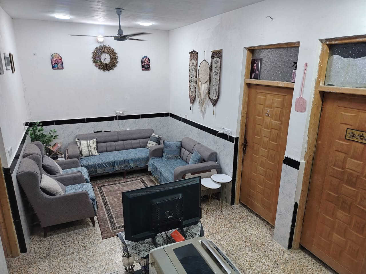 #بيت_للبيع 
المكان بوب الشام / قرية بيت ضيفان / المساحة ١٥٠ م
.استقبال منفصل عن البيت 
مطبخ + صالة + صحيات داخلية وخارجية 
غرفتين + بيتونه. 
السعر ع الخاص 
للاتصال 
***********

