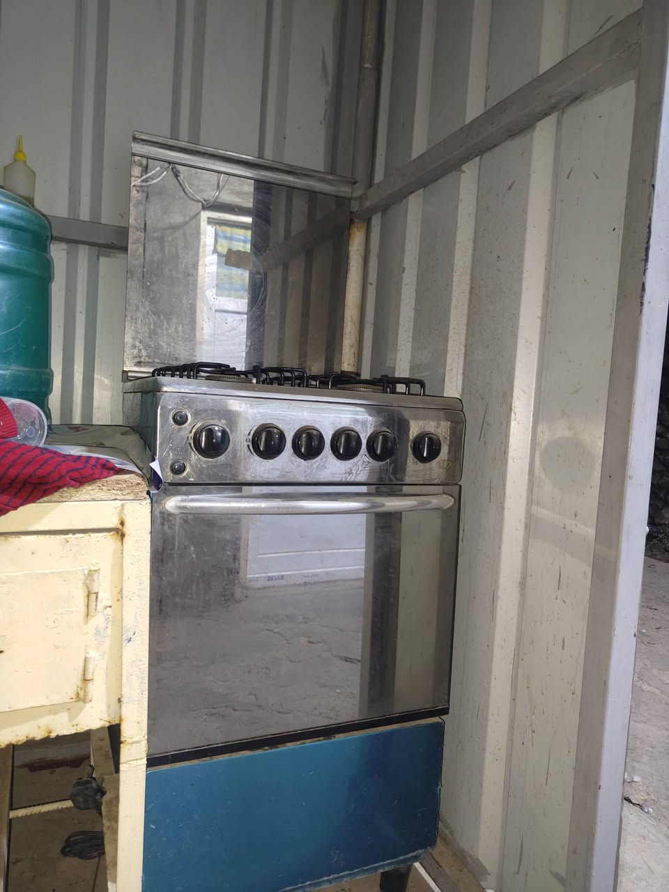 بيع سريع 
متوفر ثلاجه + براد + سبلت طن ونص + مبرده + طباخ + رف المنيوم + كونتر + فولتاج  
***********
