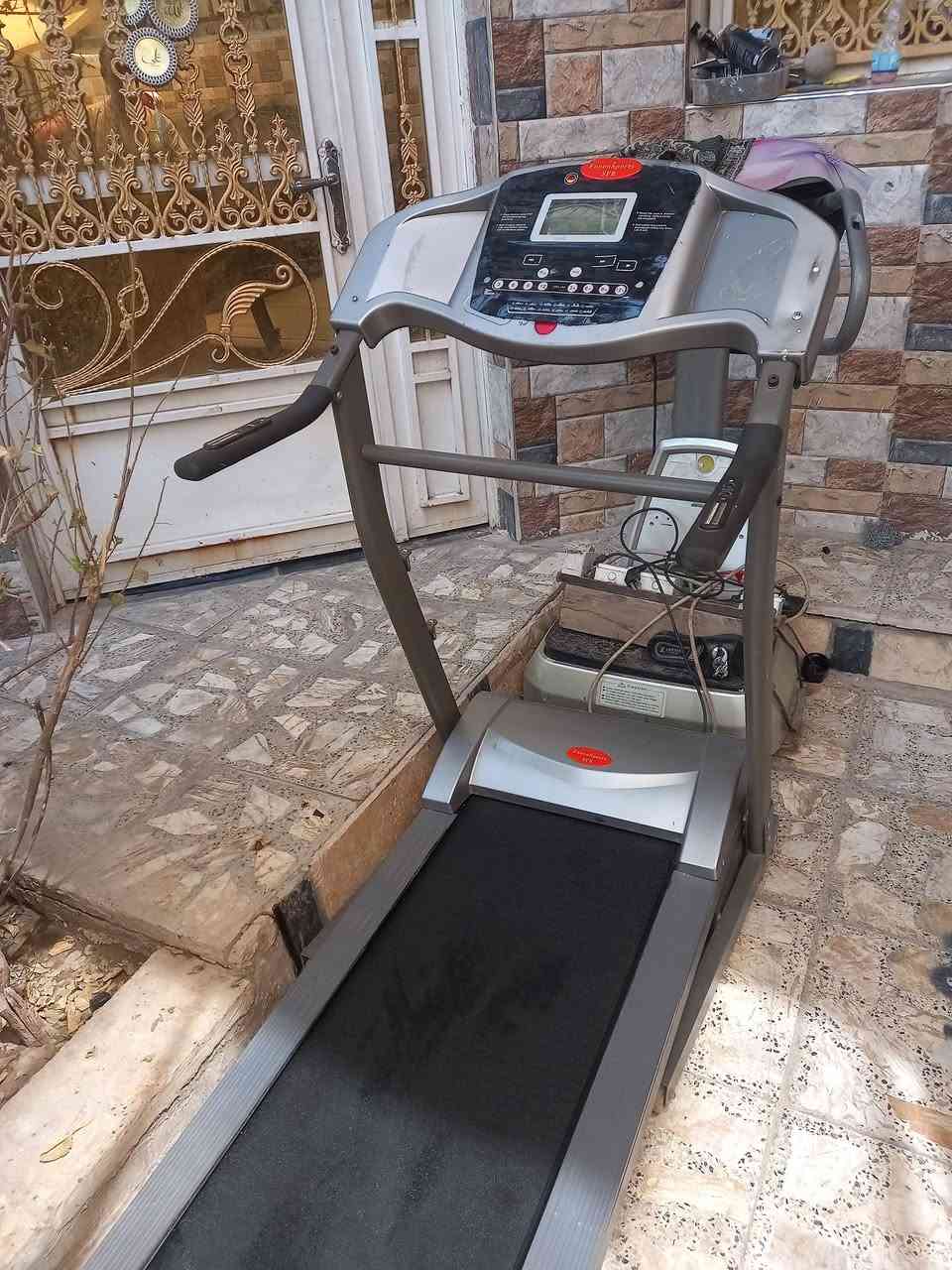 جهاز جري استخدام منزلي نضيف جدا وزن يتحمل ١٦٠كيلو دبل ماطور جبلي سعره ١٧٥.  بي حزام تكسير شحوم تدليك جسم كامل موصفات مبي ثري سماعات بلوتوث نبظات القلب سعة الحرار تمرين مال معده مال شناو 
‎العنوان بغداد ***********
