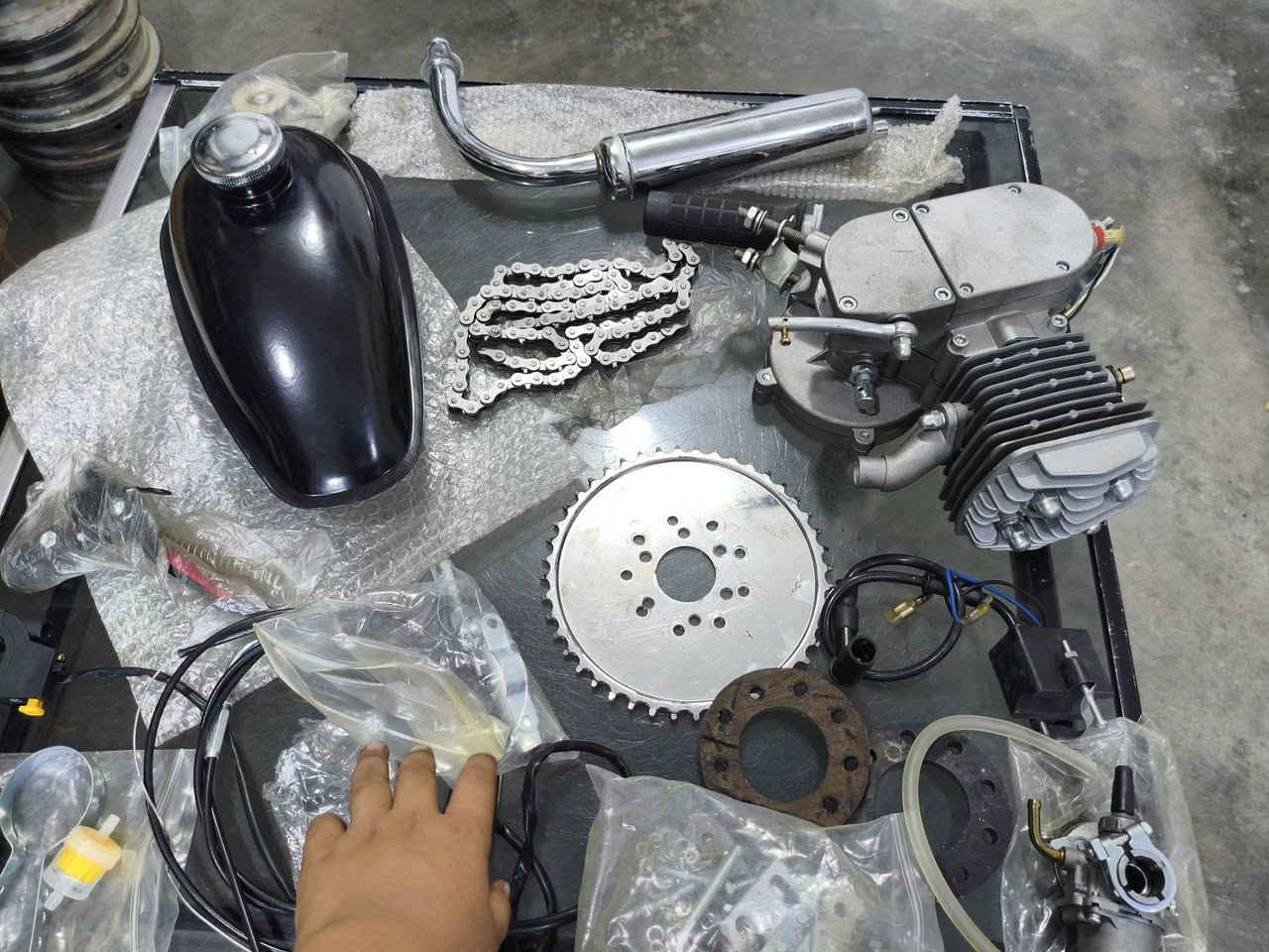 محرك بايسكل جوكر جميع الدراجات الهوائيه كامل ملحقاته السعر 145عنوان بغداد فقط تصال ***********
