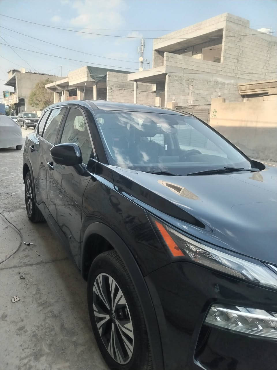 نیسان ڕۆگ 4 بستۆن 
دەبڵ ئەکسل 
5 کامێرا 
حاسەی پێش و دوا 
ڕاداری پێش و دوا و تەنیشتەکان 
تەنها بستێک بۆیاخ لە بۆنیتەکەیایەتی 
55 هەزار کیلۆمەتر ڕۆشتوە 
سەیارەکە پاکەو جائیزە 
197 گەڵاو معامەلە
***********

