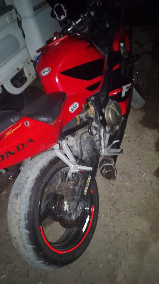 مرحبا عيني عندي هوندا f4i محرك 600cc موديل 2004 مكفوله كير محرك ضفيره السعر 30 ورقه بيها مجال بسيط كلش نظيفه كلشي مابيها تجي تشوفها بعينك مكاني الدجيل ما أبيعها اني جديده بس لان متوازي ع بيعتها تحب تفتهم تفاصيل اكثر رقمي ***********
