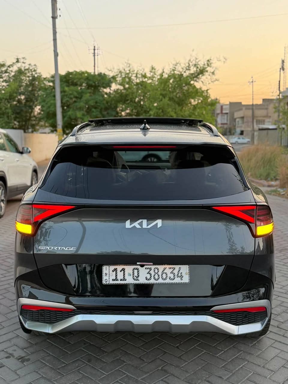 2023 kia sportage. (Vib) SX- داخل احمر❤️prestige
اعلى فئه برستيج جديده 

وارد امريكي طخه فقط بلباب وهلال الجاملغ

مواصفاتها :

1. محرك 2500

2. كير 8 نمر 

3. بانوراما

5 كامرات محطيه

1. بصمة : تشغيل - ابواب - صندوك

2. صندوك كهرباء

كشنات تدفئه و تبريد

1. شاشة كبيرة على طول الدشبول دجتل كامل

2. كيجات الكترونية متغيرة حسب الوضعيات

3. انظمة القيادة : سبورت - سمارت - نورمال

4. كشنات داخل احمر المرغوب

5. كراسي كهرباء فول تحكم مع كشن ميموري

6. اضواء ترحيب عند الاقتراب مع ترحيب داخلي عند الصعود او المغادرة

7. شحن وايرليس

8. منافذ تايب سي عدد 3 مع 2 في الكشنات ومنفذ يو اس بي ومنفذ جداحة

9. هاند بريك بصمة

10. اوتو هولد

11. كاميرات عدد 5زاوية 360 مع كاميرات بالاشارات الجانبية مع وضعيات مختلفة للكاميرات

12. فول رادارات امامية وخلفية وجانبية

13. تحديد مسار ذكي

14. قيادة أليه ذكية

15. نقطة عمياء

16. كروز سرعة

17. تبريد وتدفئة كشنات مع تدفئة ستيرن

18. سستم صوت هارمان كاردون

19. خزن كشن سائق ميموري وضعيتان

27 وضعيه تغير صوت المحرك

1. اشاير بالمري

2. تشغيل عن بعد

3. شاشة لمس متغيرة لتحكم الميديا او لتبريد

4. ستيرن فول تحكمات

السياره فول ١/١

للبيع فقط بدوون مراوس السعر 198
***********
