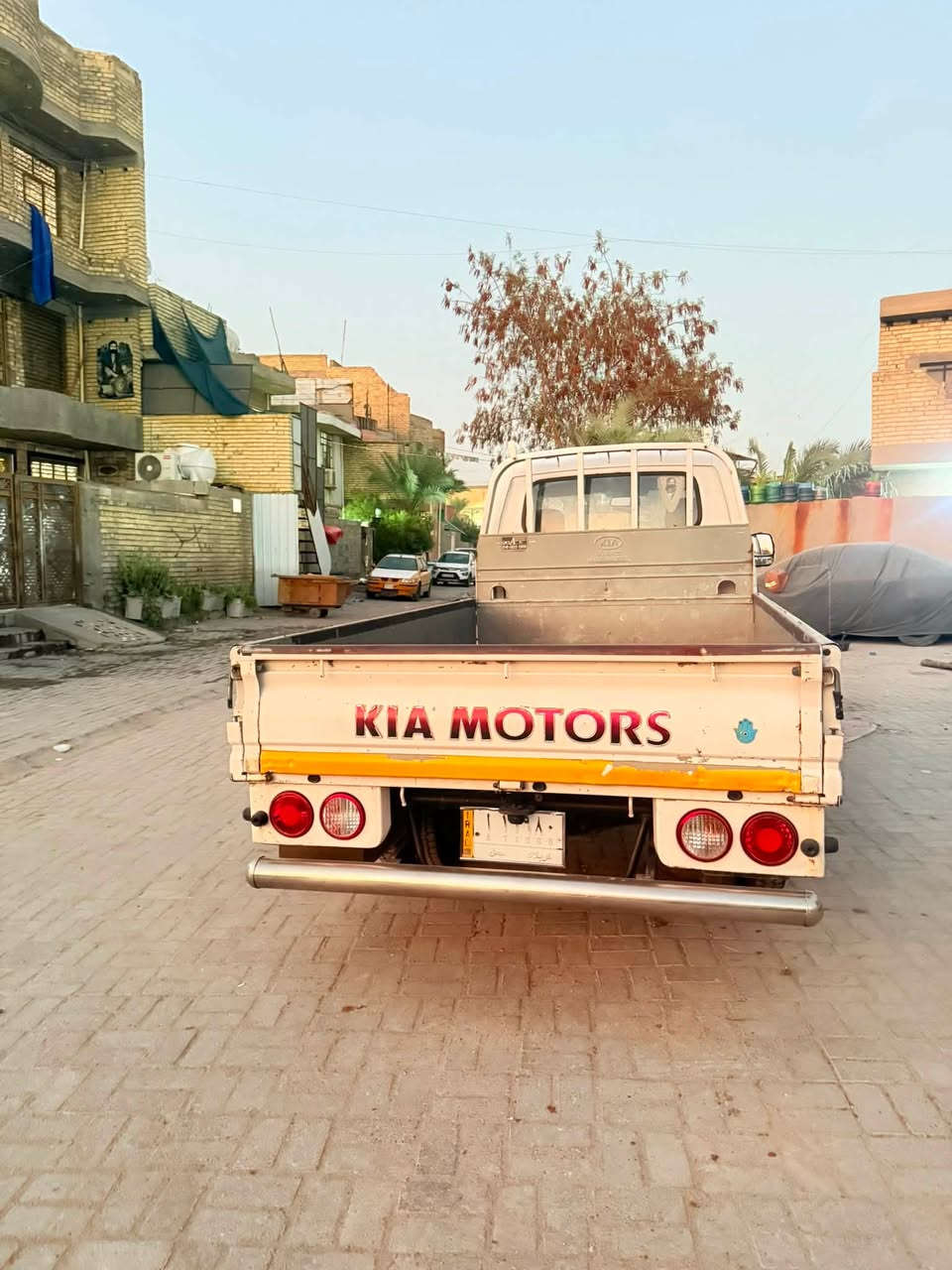 سلام عليكم سيارة كيه حمل للبيع كير ومكينه خير من الله بيها ضربه بل قماره علا كد شبر او ما مبينا موديل 15 سياره جاهزه وخير من الله تجي وتشوف بعينك خابرني بيك خير وتدلل    مكاني بغداد لغزاليه‭   ***********‬.

