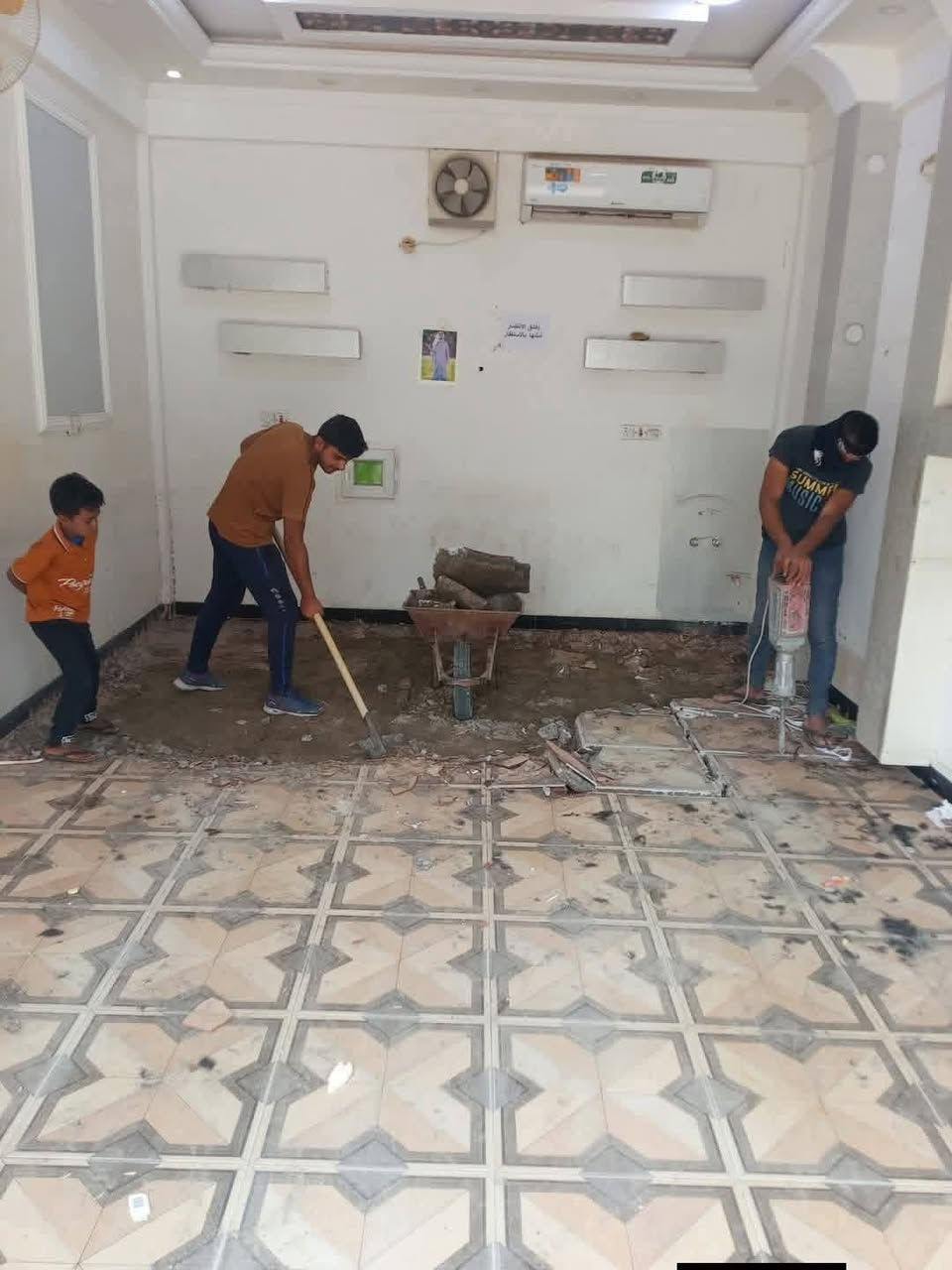 ***********📞سلام عليكم  / يوجد كادر عمل جاهز  تصعيد مواد  / تنضيف بيوت  / تفليش  / تكشيط  / دفن نهري  / شقلنه ليل ونهار  / وماعليك بكلشي تاخذ شقل جاهز مني  / ومعداتنه جاهز وسياره تجيك للبيت ماعليك بس تصال على رقم/   ***********
