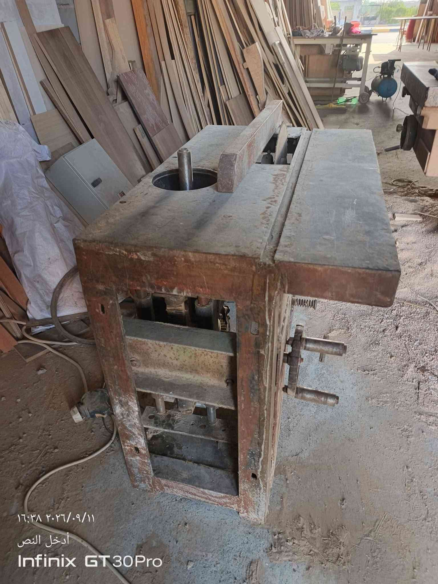سلام عليكم منشار صينية وفريزه عمل شغالة ماطورات ثري فيز سعرها ٥٥٠ بيها مجال العنوان صلاح الدين قضاء بلد للاستفسار ***********
