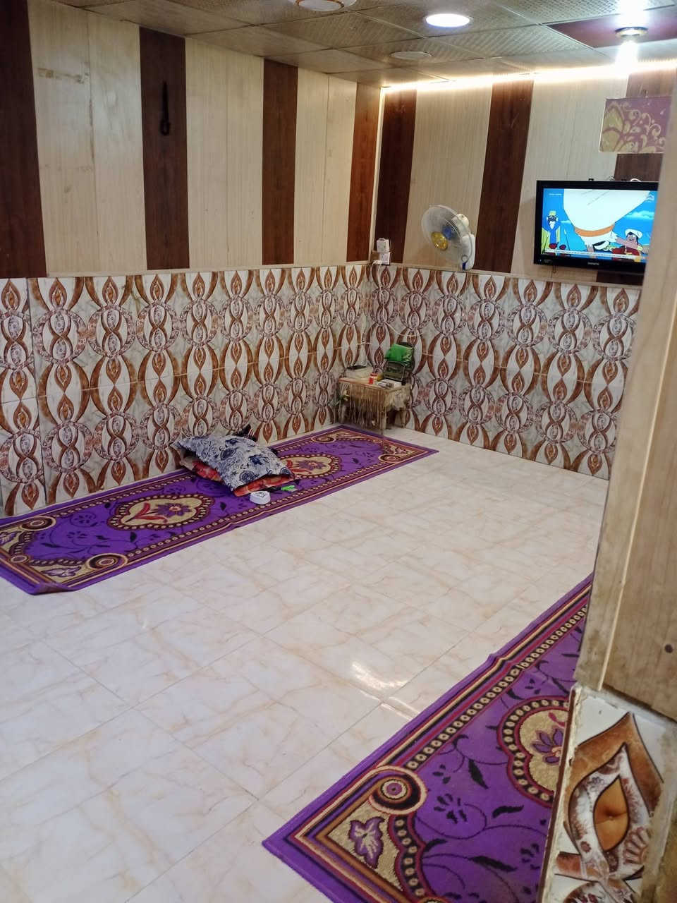 سلام عليكم تم عاده نشر بسبب وعود كاذبه بيت لبيع مساحه  130 طابو ملك زراعي عراقي يحتوي على غرفه النوم 2 مطبخ ديوانه صاله صحيات خارجيه 2 بيت ابيع واقع حال موقع الجزيره زين العابدين قرب اربع سايدات سعره 45 بي مجال 

***********
