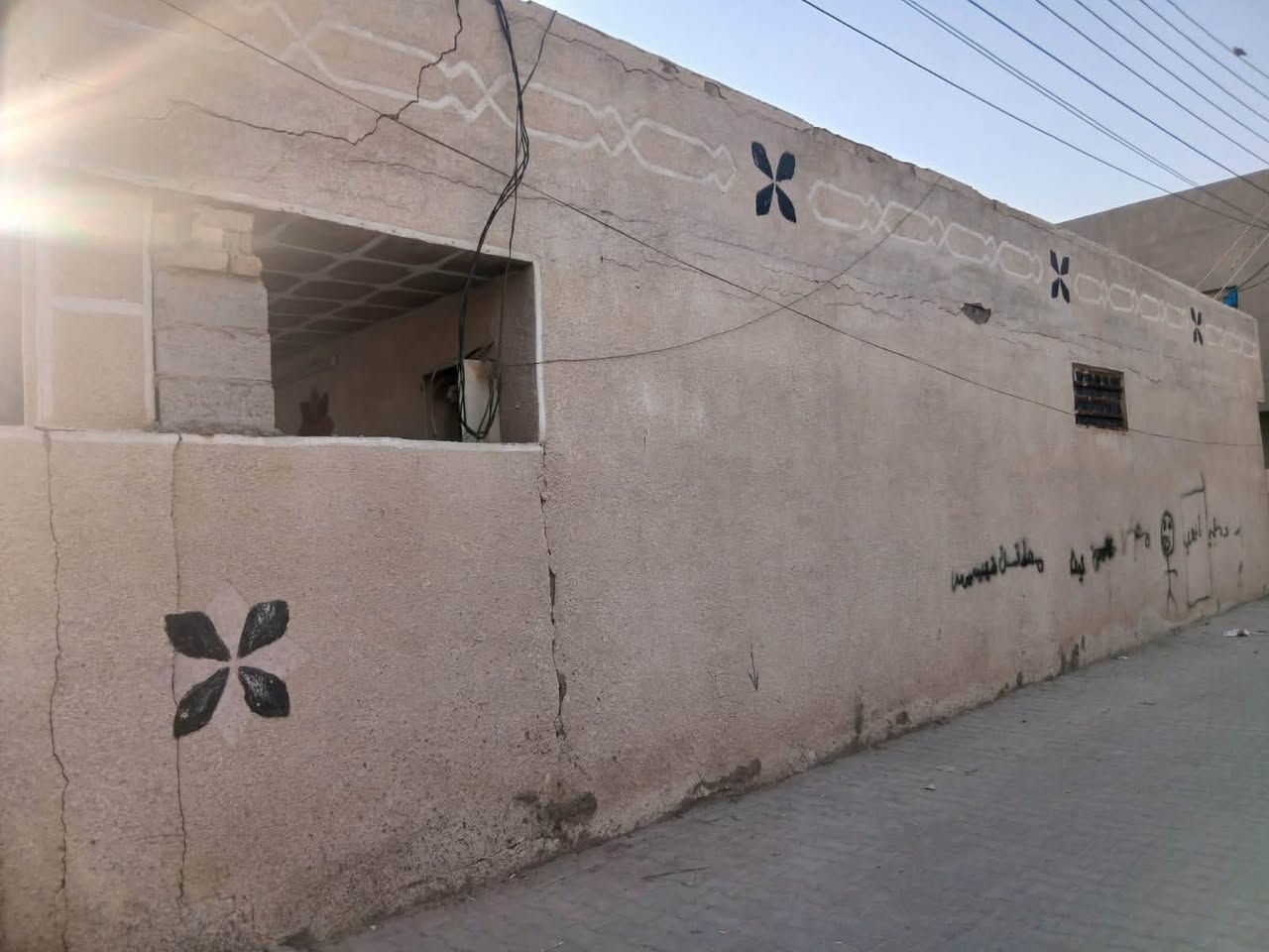🏠 بيت للبيع – ناحية الرشيد / حي الشهداء

📍 مساحة 200م² ركن على شارعين، أحدهما تبليط والآخر مقرنص.
• بناء قديم لكنه صالح للسكن وجاهز
• يحتوي على غرفتين + غرفة سندويج على السطح
• حمامات ومرافق كاملة
• كامل الخدمات
• موقع مميز ومناسب للسكن

📞 للاستفسار والمعاينة: ***********
