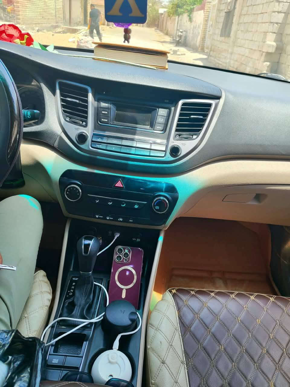 توسان خليجي 2018 رقم اربيل انكليزي سنويه 2028 تريد تحويل تريد وكالة محركها 2000 دوش فول مواصفات عده الفتحه والبصمة حادثها جاملغ جهه السايق مبدل اصلي مال شركة 175 وبيها مجال اتصال ع رقم. ***********
