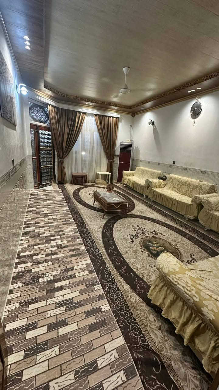 جمعه مباركه ان شاء الله
🏠فرصة سكنية مميزة في الديوانية
🌿للبيع منزل طابو صرف بموقع استراتيجي ومتميز، كامل الخدمات، 📌في منطقة حيوية وقريبة من جامع الإمام الرضا.
📌تفاصيل العقار:
✅المساحة: 200 متر مربع.
🌿الأبعاد: الواجهة 10م، النزال 20م.
✨البناء: طابقين بتصميم واسع وعملي.
✨المحتويات:
✨5 غرف نوم (منها 3 غرف سويت).
✨♦️صالتين واسعتين.مطبخ مجهز.
🔴استقبال.
🔴صحيات داخلية وخارجية.
♦️معلومات إضافية:
✨الدار مطلوب لصندوق الإسكان (55 مليون).
✨قسط الصندوق الشهري: 340 ألف دينار.

📞 للمزيد من التفاصيل: يرجى مراجعة مكتب نعيم  البديري 
~~~~~~~~~~~

#متابعة_الصفحة

#نستقبل_جميع_عروضكم

———————————————————

🔺#للاستفسار الاتصال ع الارقام

‪***********‬‏📲 

  او مراسله واتساب +964 770 986 0830 📲  

—————————————————————

او زيارة مكتبنا من الساعة 3 الظهر الى 8 مساء 

🔺  مراجعة مكتب نعيم  البديري

🔺حي سايدين جامع شاكر هندس مقابيله
