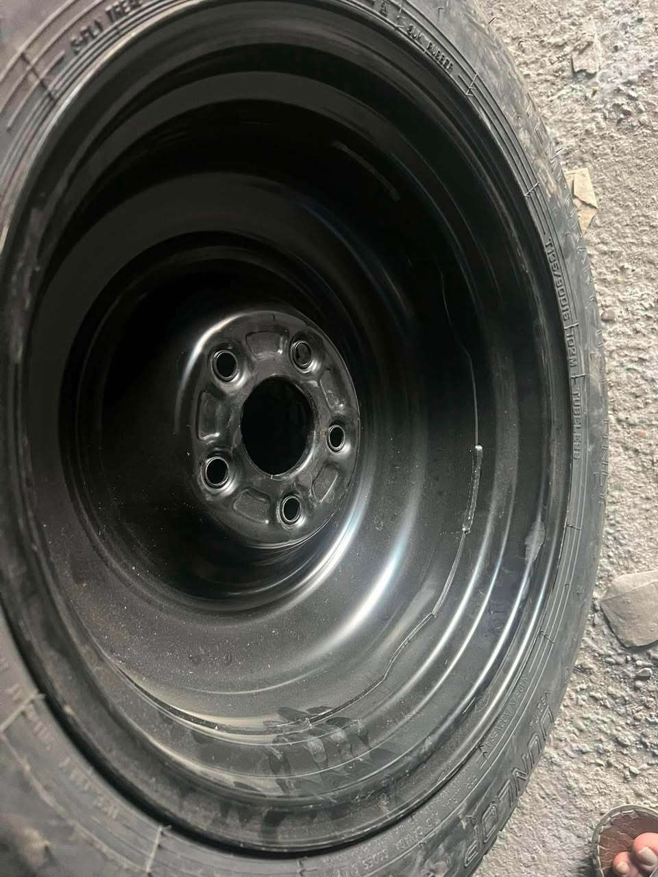 السلام عليكم 
متوفر سبير BYD جميع الفئات 
سبير ياباني تاير برجستون سبيرات جدد 
مع الفلينة والملحقات 
متوفر توصيل جميع محافظات العراق 
للأستفسار : 
***********
***********
