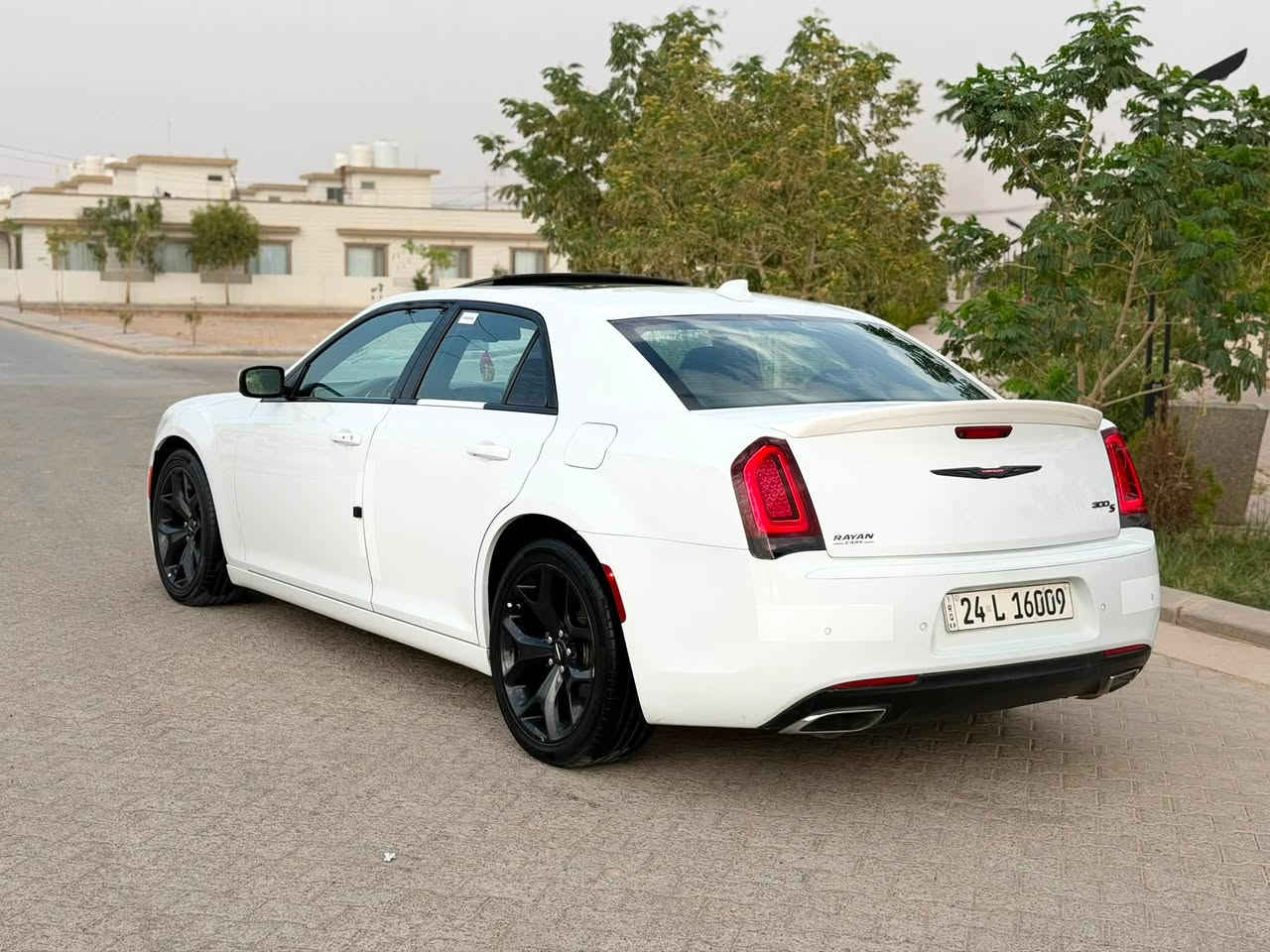 سلام عليكم 
للبيع 
اوباما s300
موديل 2022
سياره كفاله عامه فقط دعاميه خلفيه 
بانوراما
بصمه ابواب
شاشه كار بلي 
كشنات حفر جلد s
دمام خلفي 
فول مواصفات
ماشيه 68 
سعر 320 بيها مجال شي بسيط 
مكان السياره ديالى خانقين 
رقم شمالي تحويل وكاله جاهز 
اي استفسار ***********
