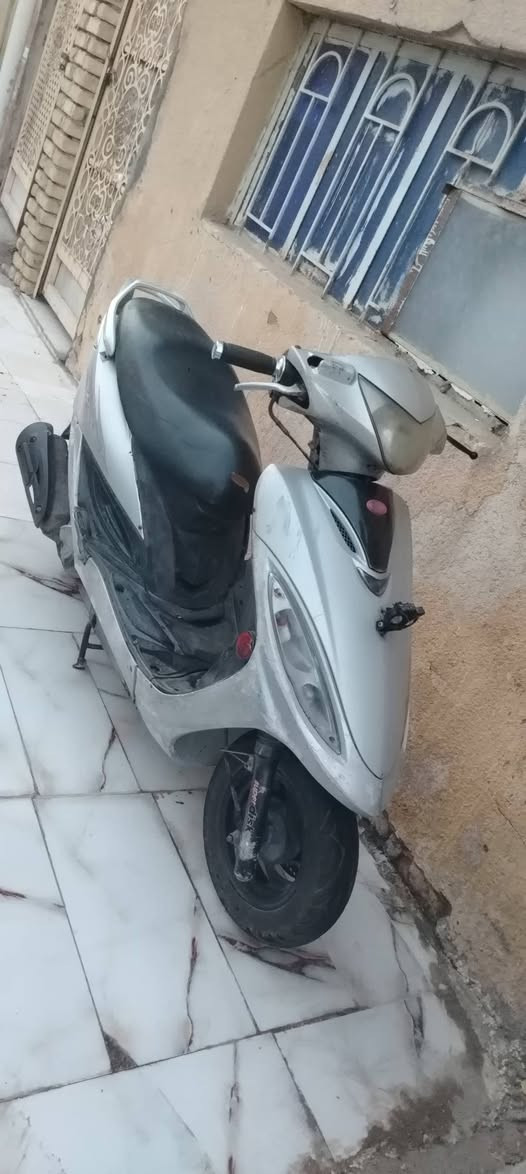 دراجه جي فور مفتوحه نظيفه سلف شغال كهربائياتها كلها تشتغل بيها شلعه مو طبيعه كامله ماعوزها اي شي السعر ب375 وبيه مجال
الاتصال على الرقم ***********
