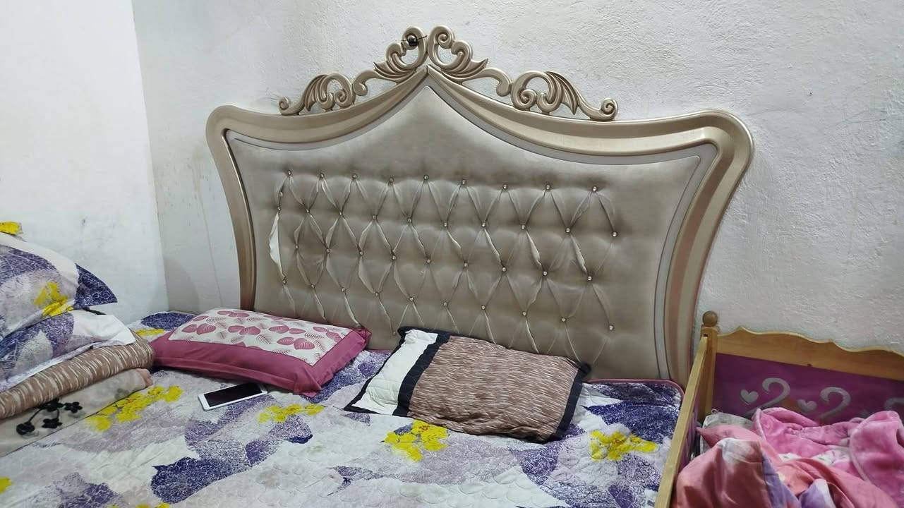 سلام عليكم من رخصه مدير الكروب المحترم غرفه ماليزيه وليس تركيه غرفه جديده بمعنى الكلمه غرفه ام ست أبواب بيع مستعجل المكان كربلاء السعر 1150 وبيه مجال للاستفسار *********** ***********
