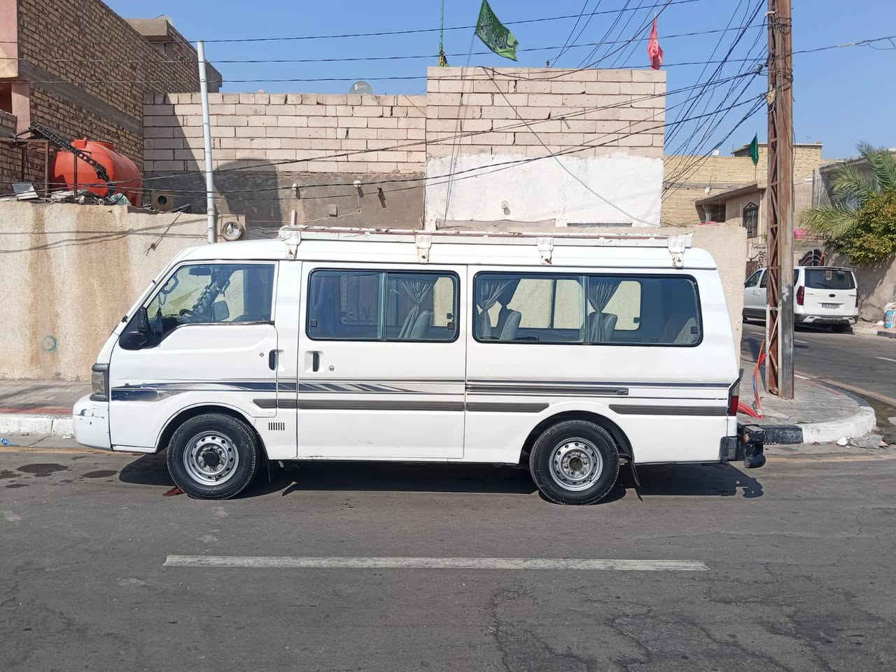 سياره مازده بومه للبيع ***********
تخم تاير جديد حداديه جديده 

گيرمكينه مكفول سياره جاهزه السعر خاص 
مكاني كربلاء
