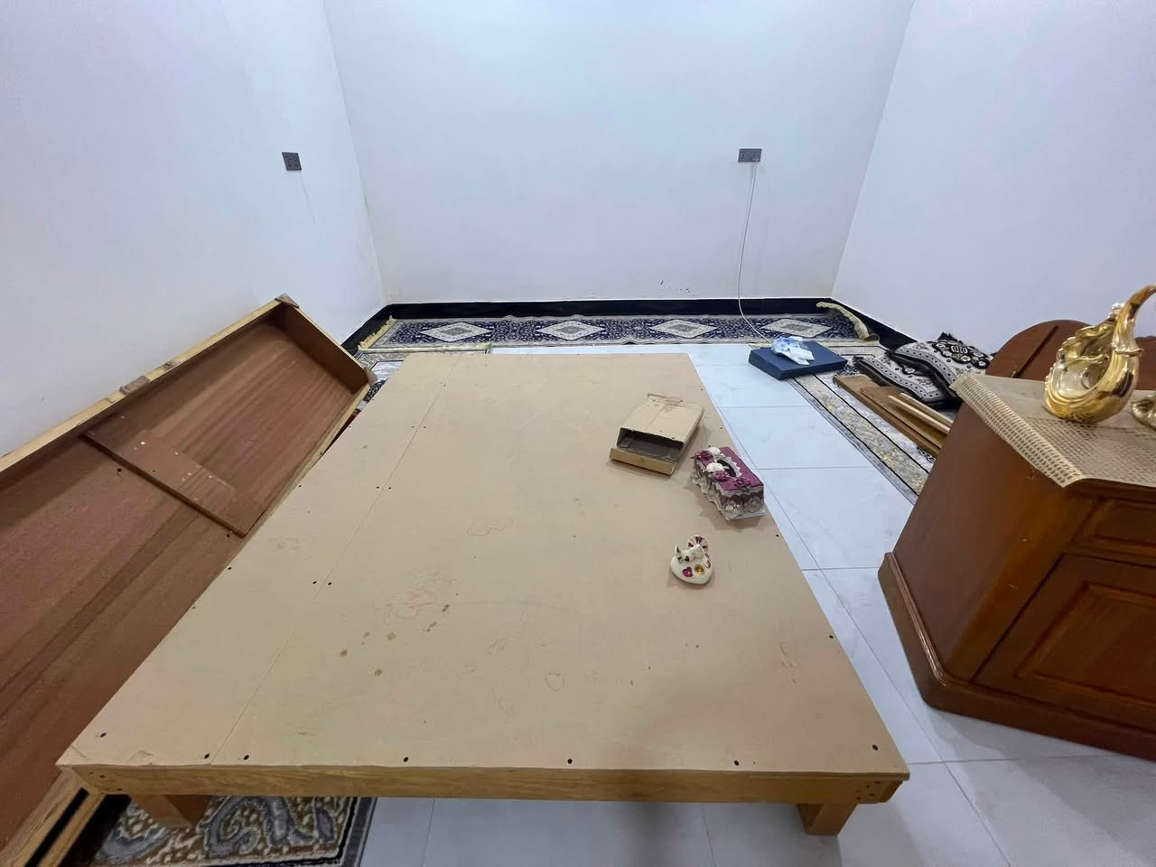ملحقات الغرفه للبيع عراقيه صاج للبيع
السعر خاص ***********
